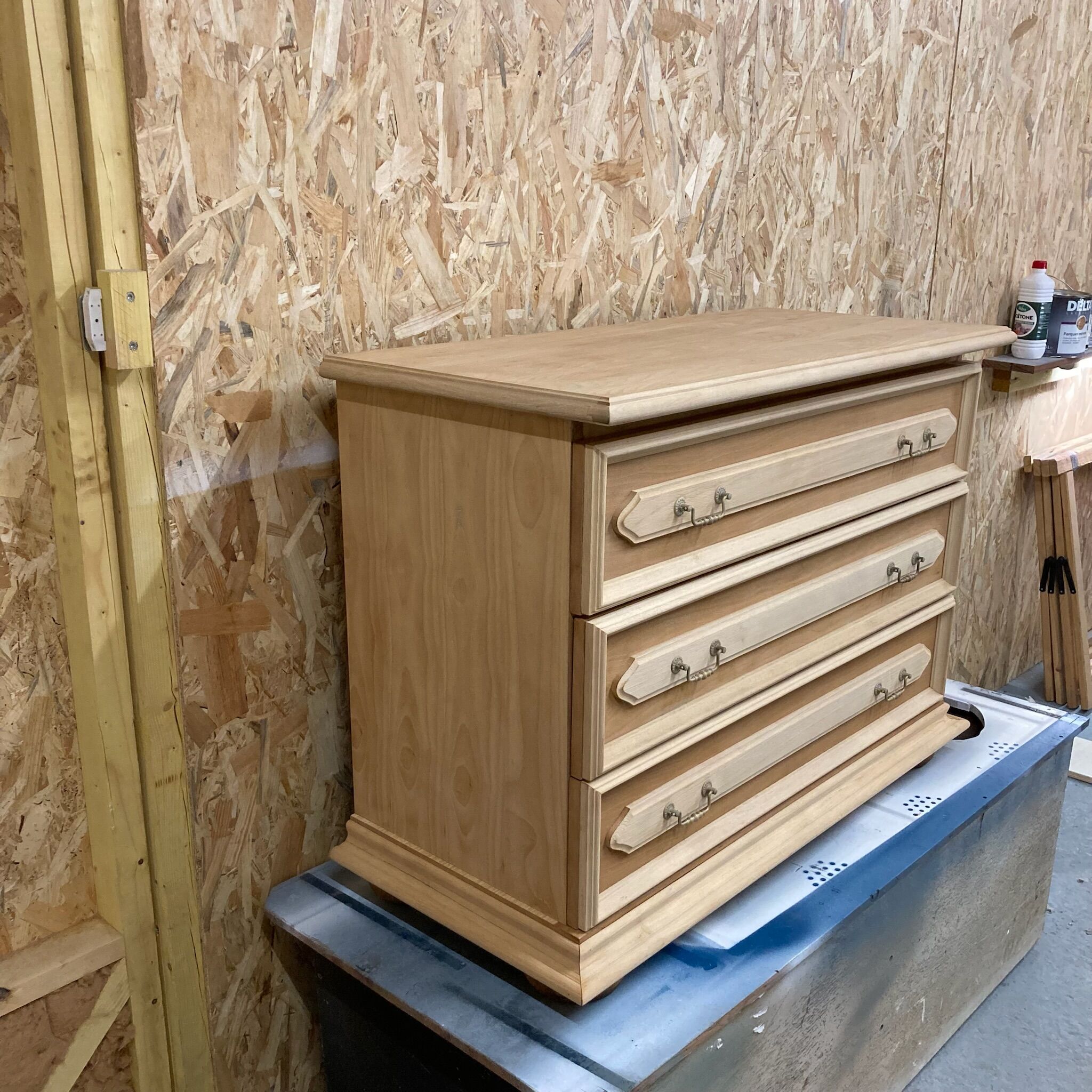 Chest of drawers raw wood