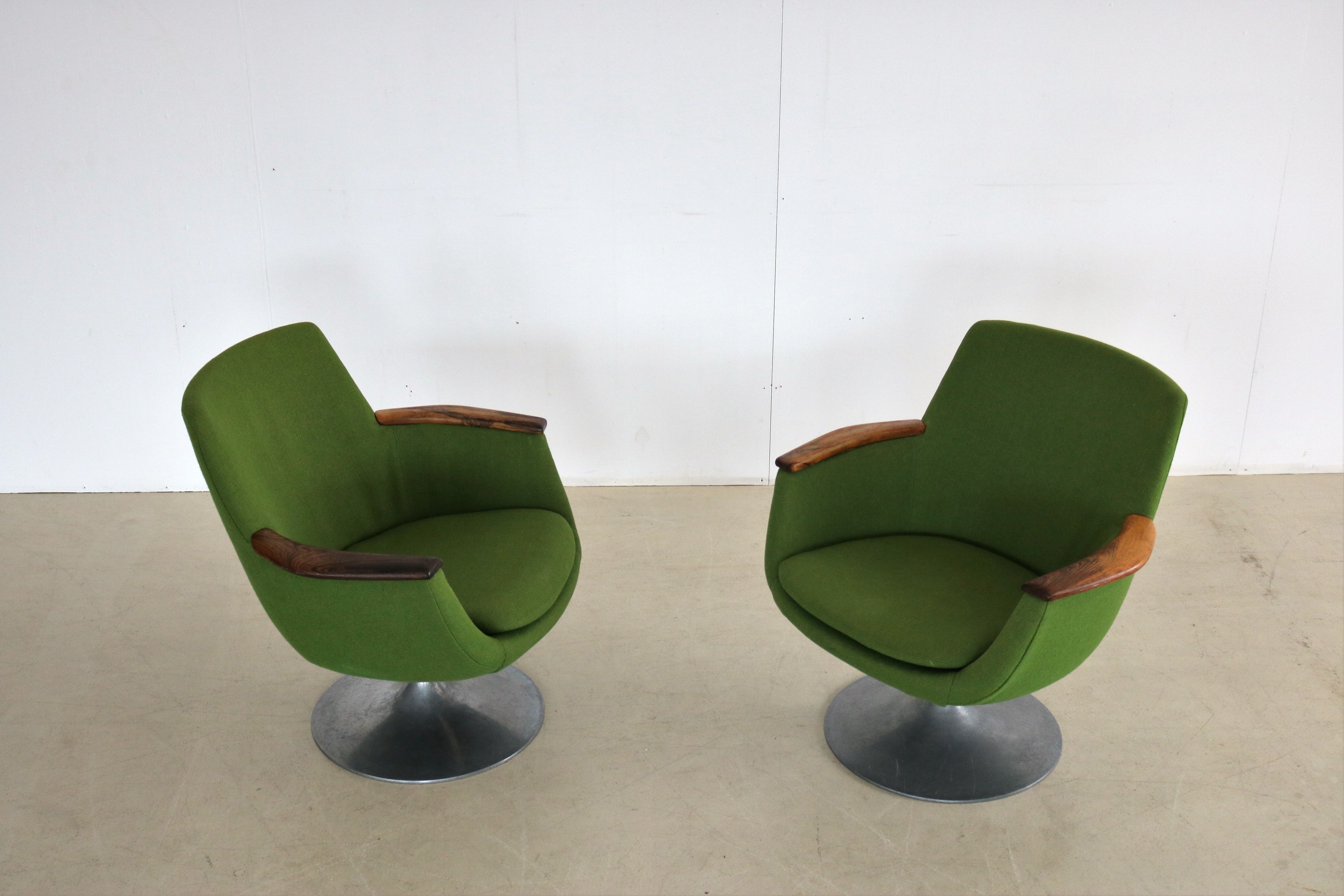 vintage swivel amchairs Hong Stole Fabrik