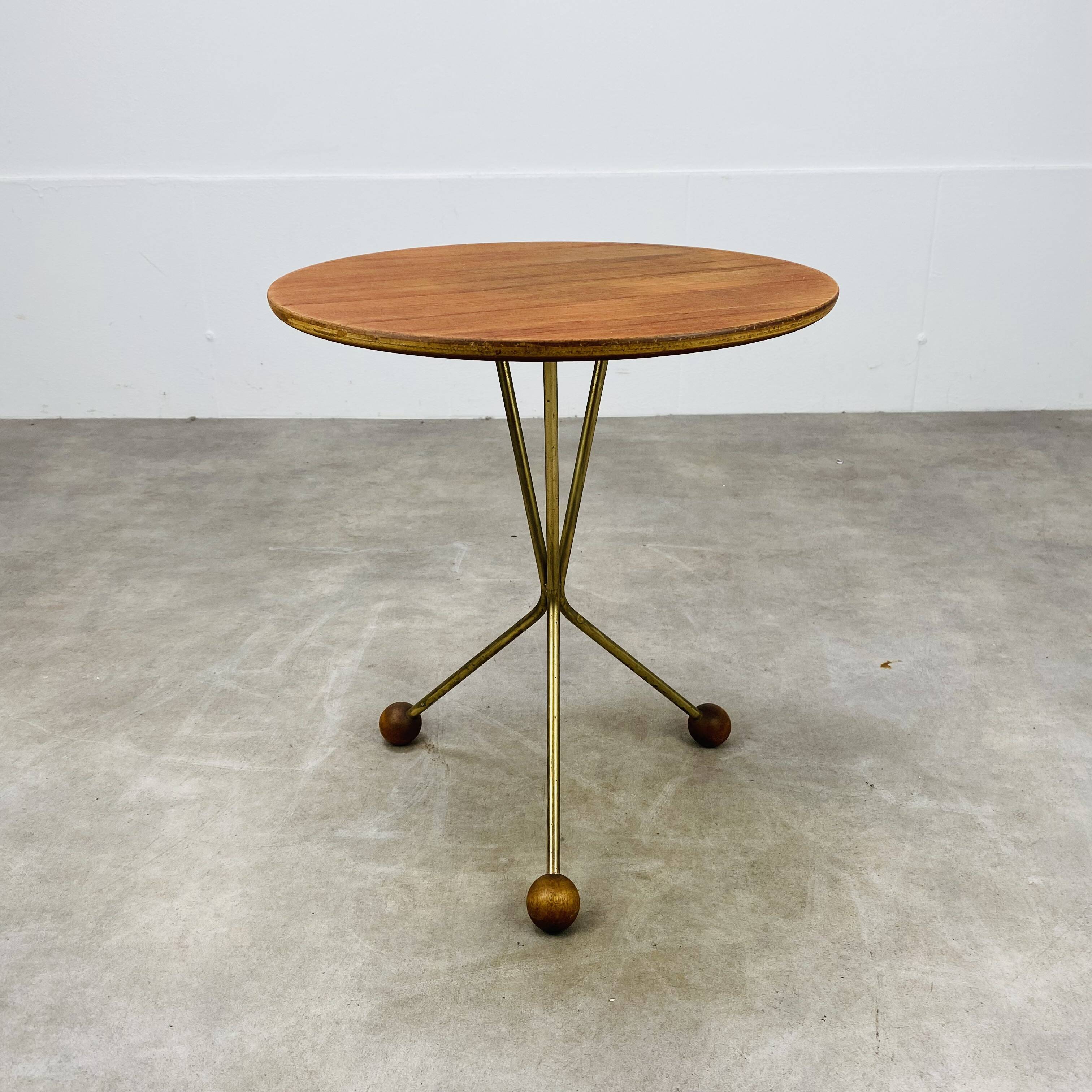 Table d'appoint tripode par Albert Larsson pour Alberts Tibro style scandinave