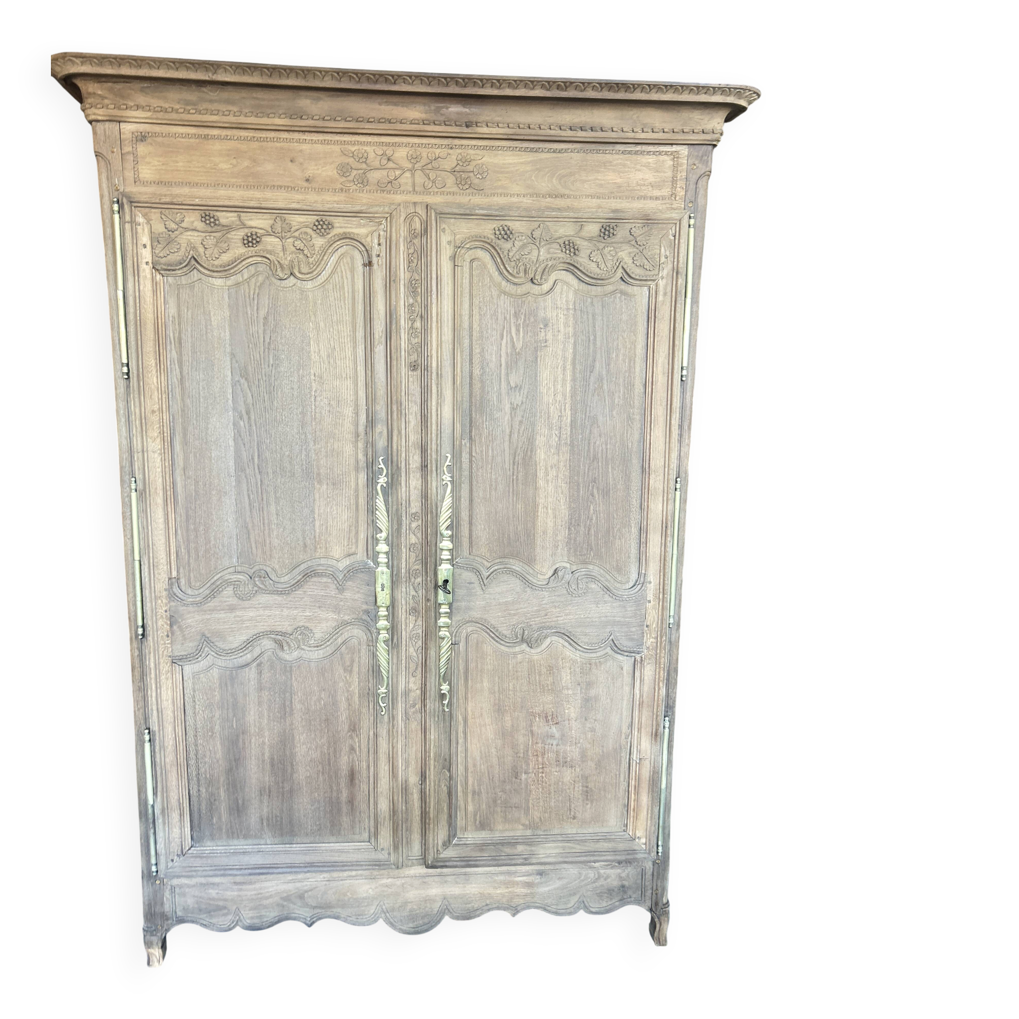 Armoire ancienne ,deux portes,  en chêne décapée, Style Louis XV