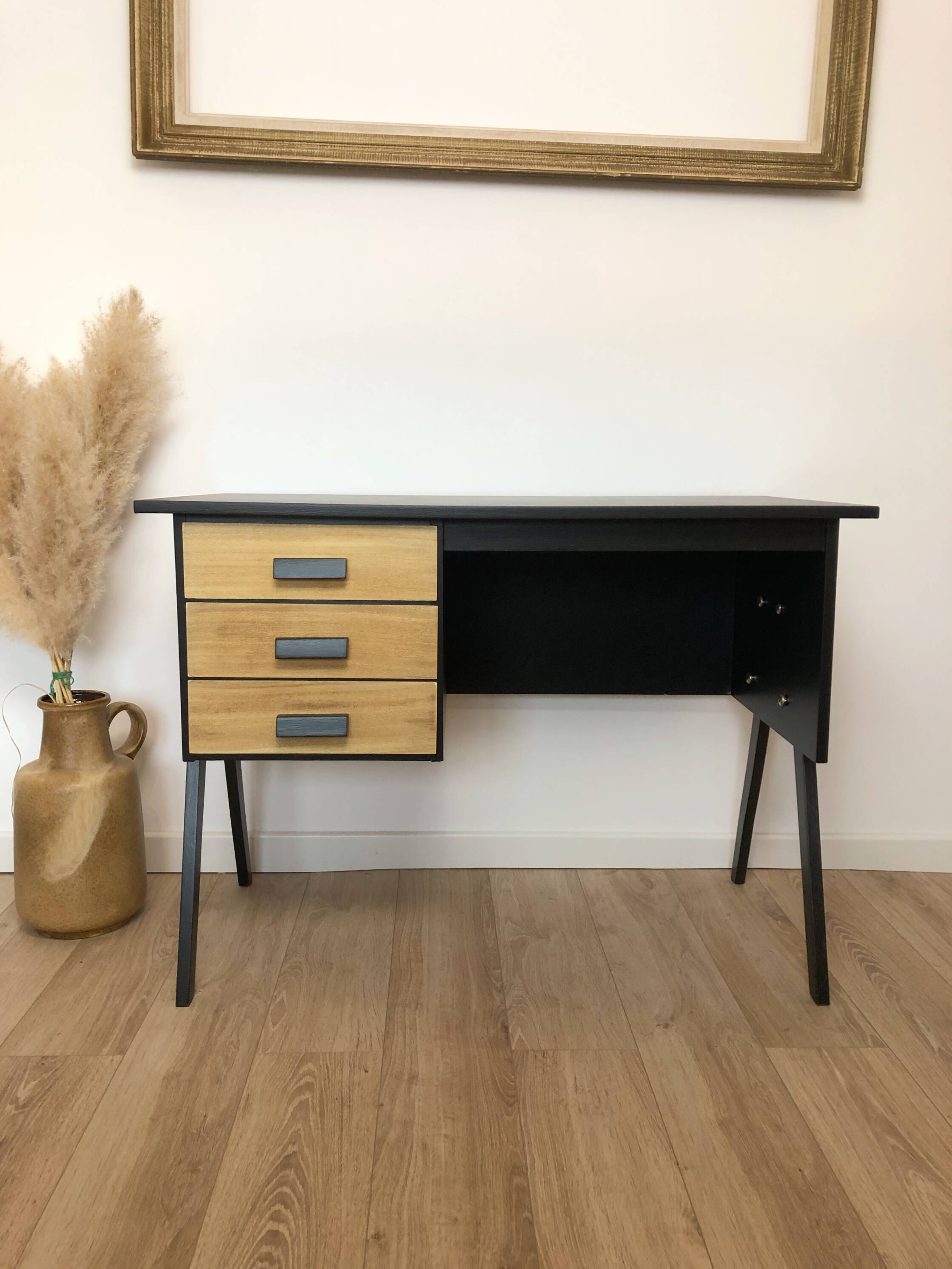 Bureau des années 50/60 aux pieds compas, revisité