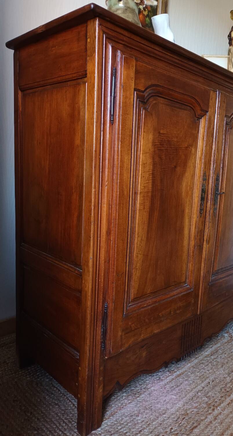 High walnut sideboard, early 20th century