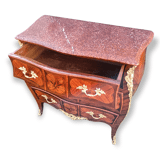 Louis XV jumping chest of drawers curved in precious wood marquetry.