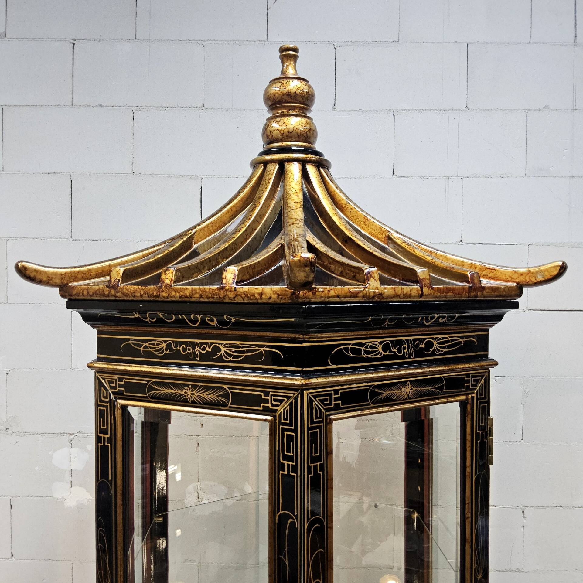 Vitrine chinoise vintage toit pagode (éclairage) asiatique