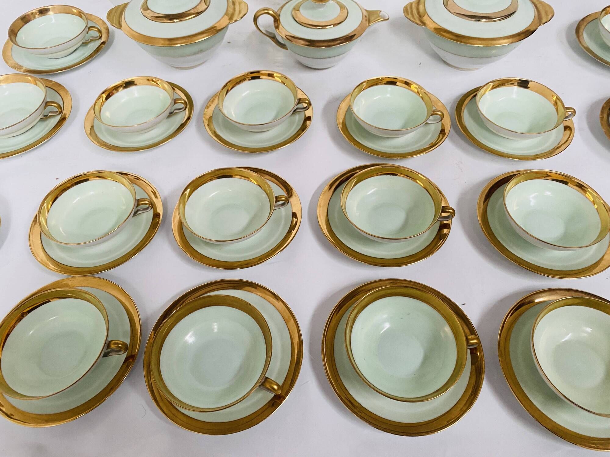 Coffee and tea service comprising 25 pieces in polychrome porcelain. 20th century.