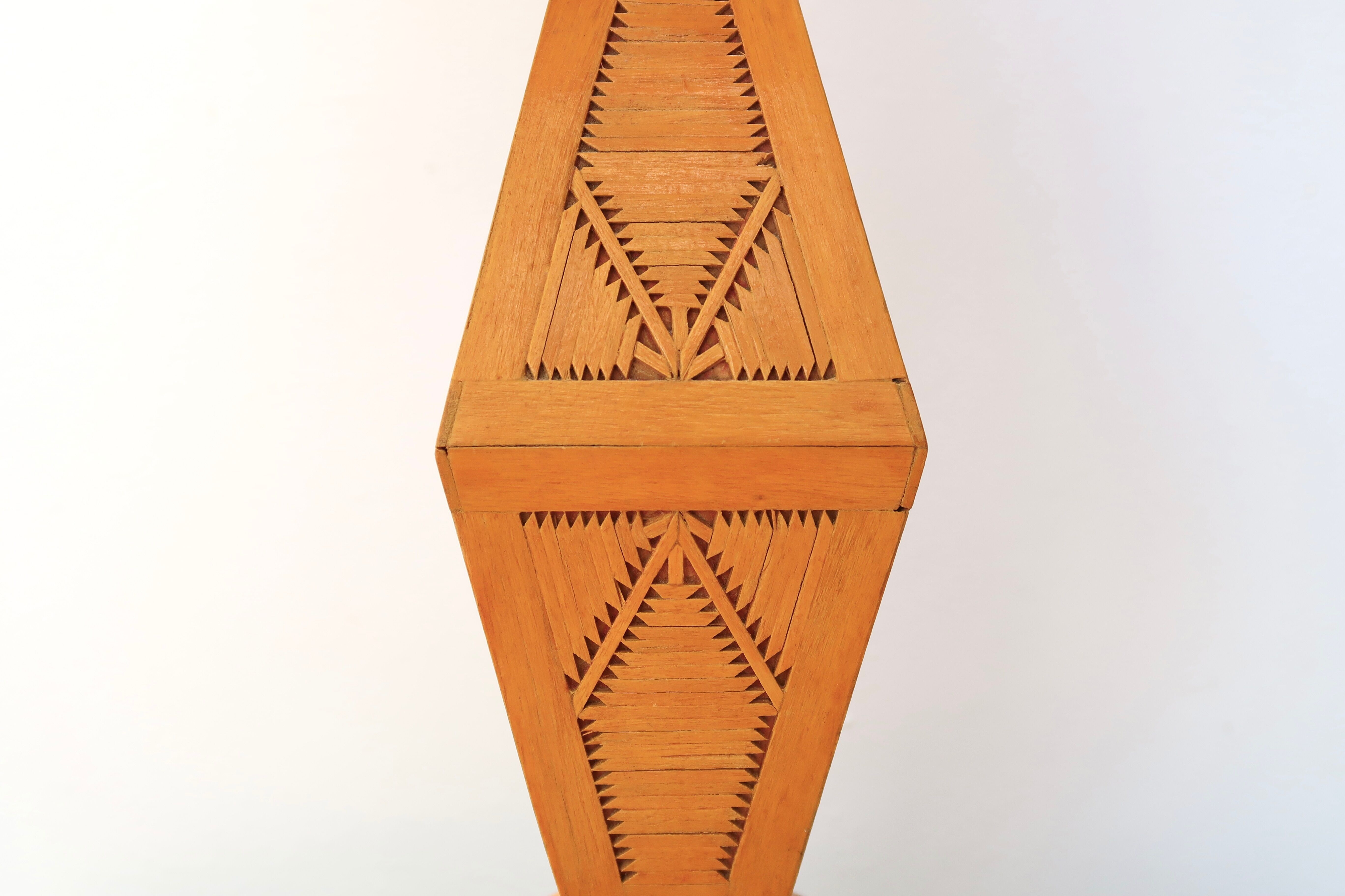 Wooden "totem" lamp, raffia lampshade, 70s