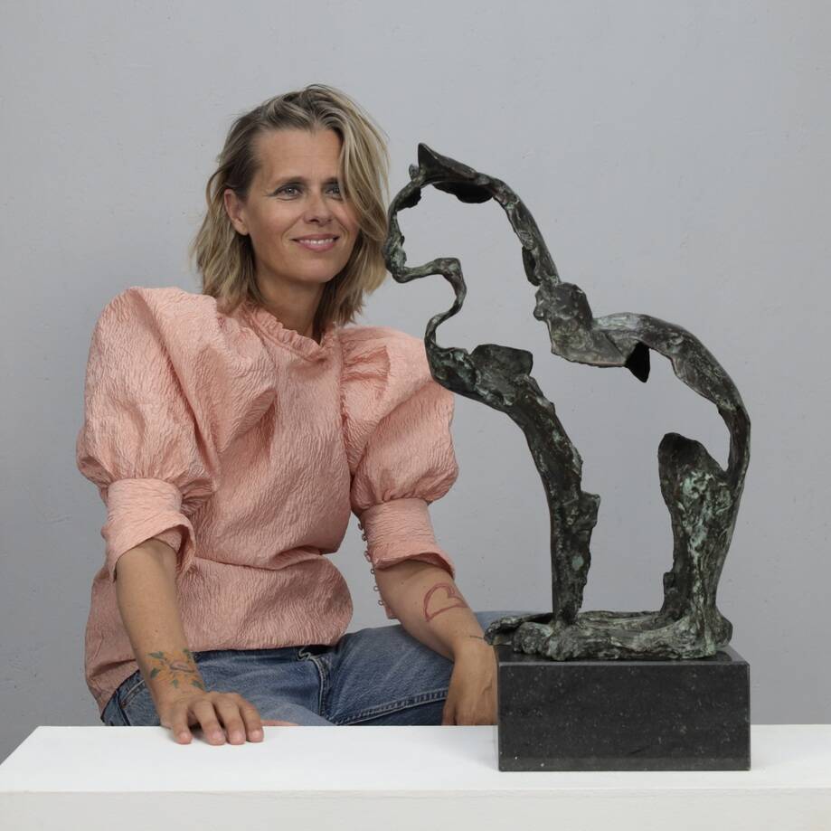 Artistic Sculpture in Bronze – Majestic Cat