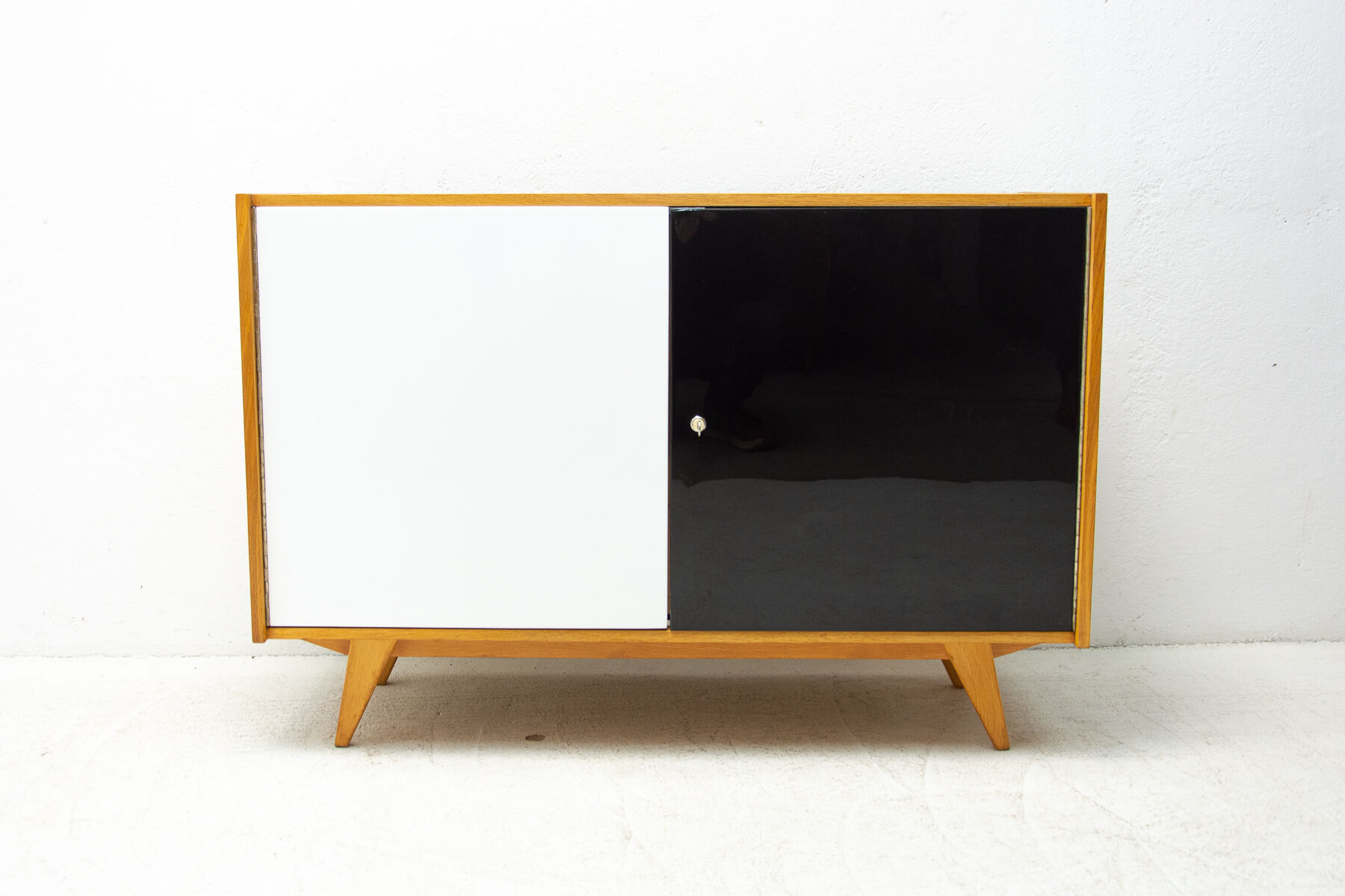 Fully restored mid century sideboard U-450 by Jiří Jiroutek, 1960´s, Czechoslovakia