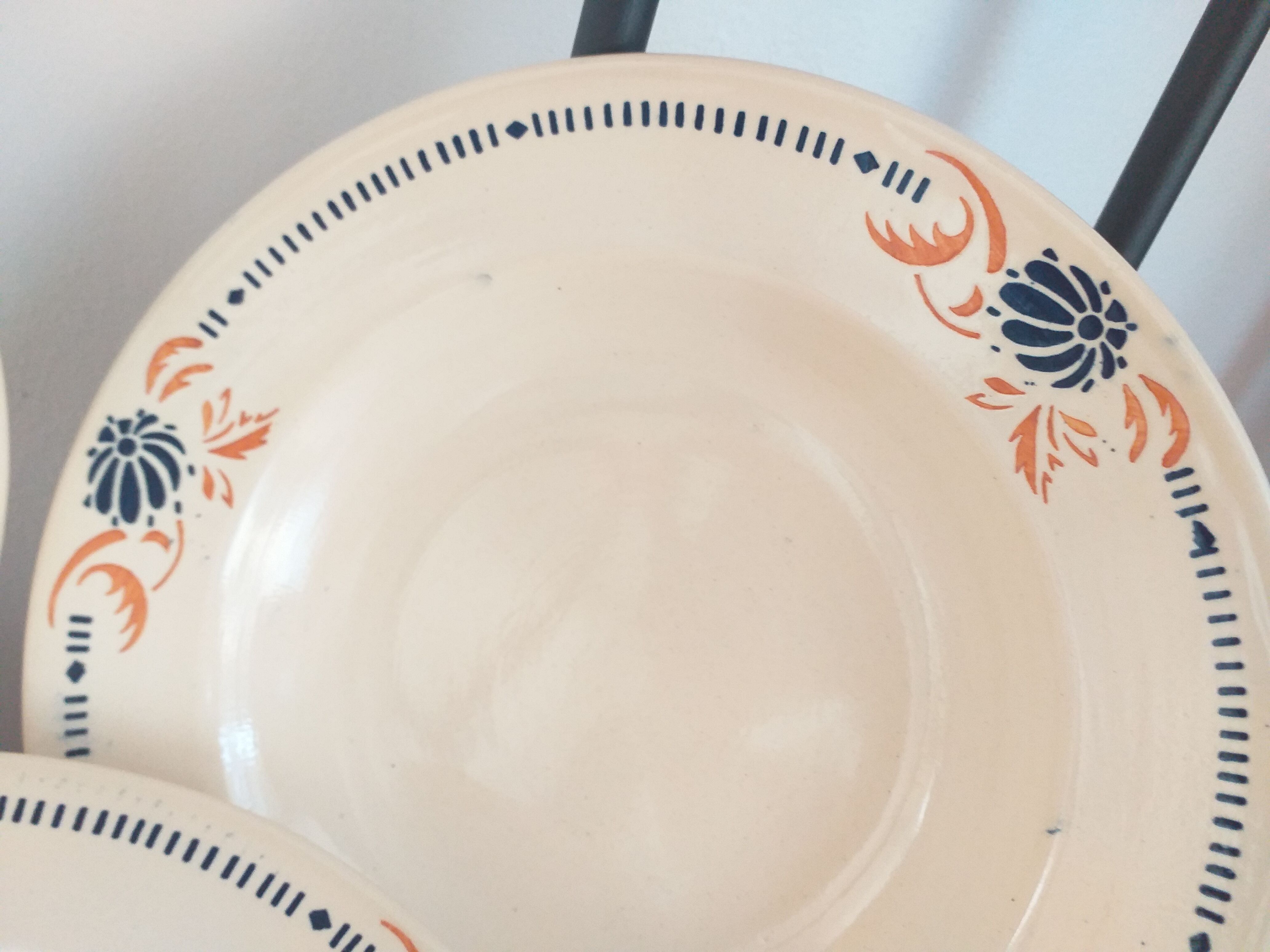 Hollow plates in Sarreguemines porcelain model 5049