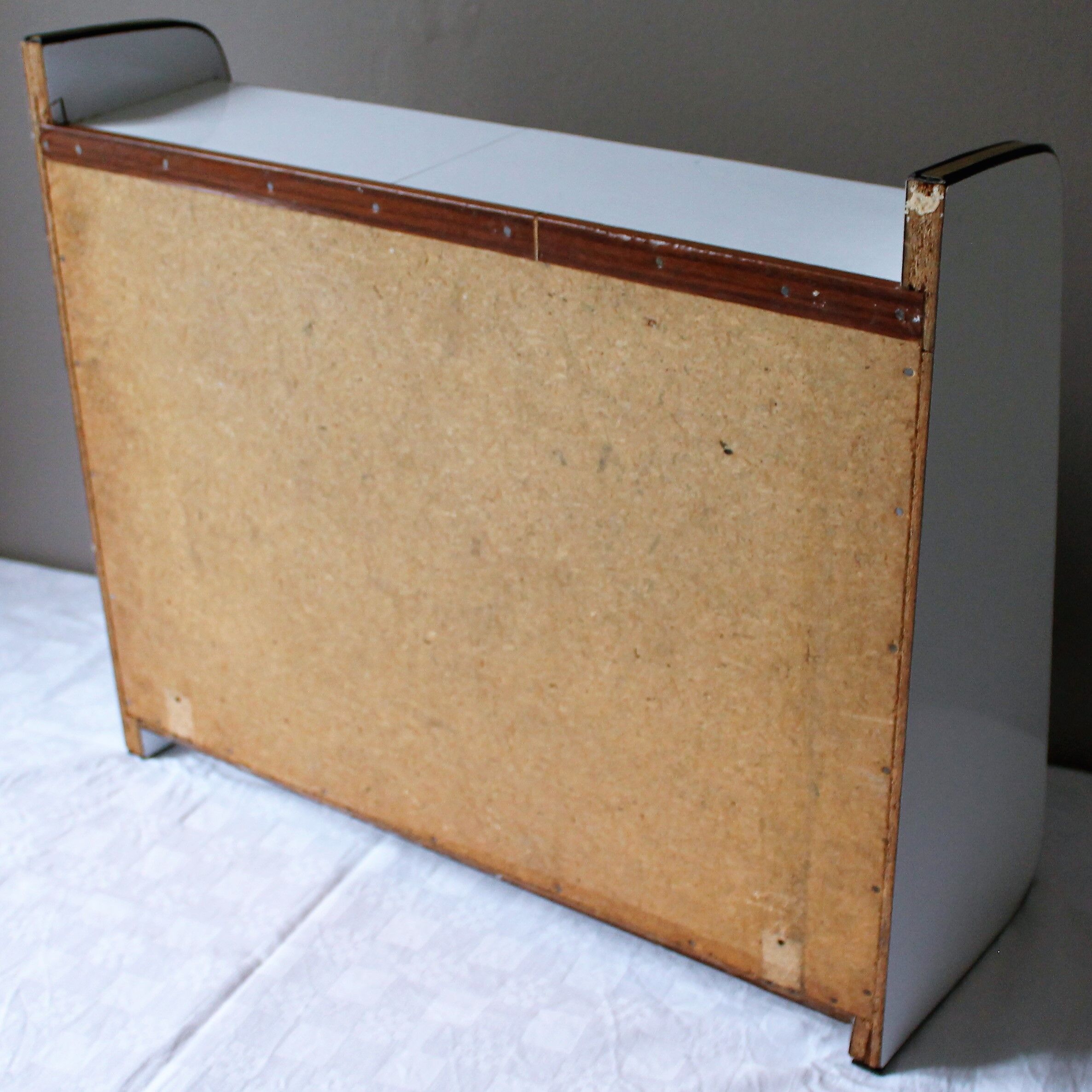Armoire à pharmacie vintage