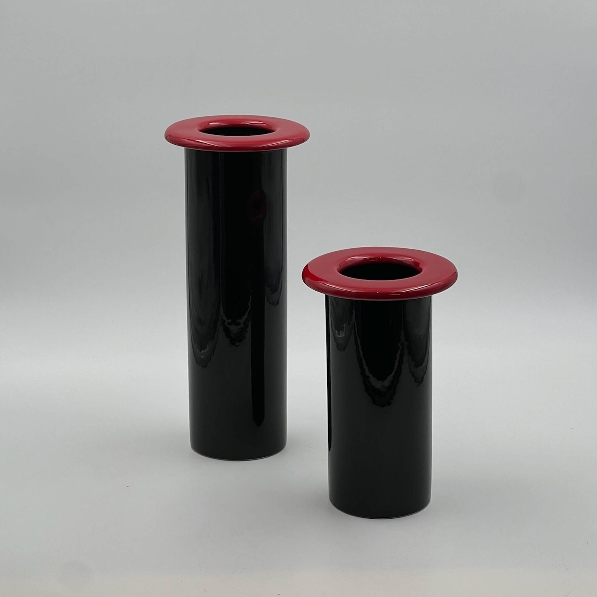 Vases en céramique au design des années 80 - Décoration d'intérieur moderne et vintage Made in Italy - lot de 2