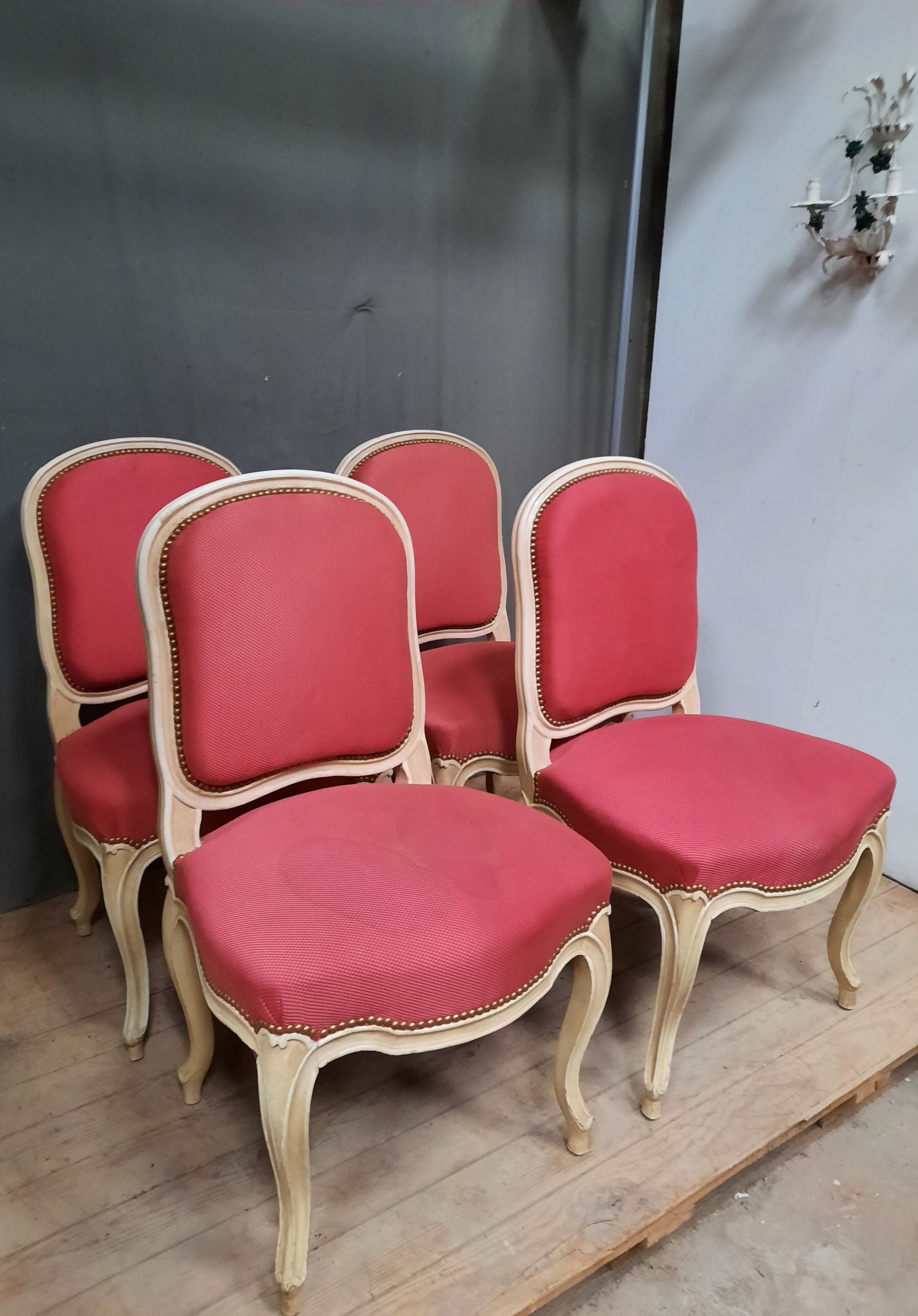 Suite de 4 chaises de style Louis XV