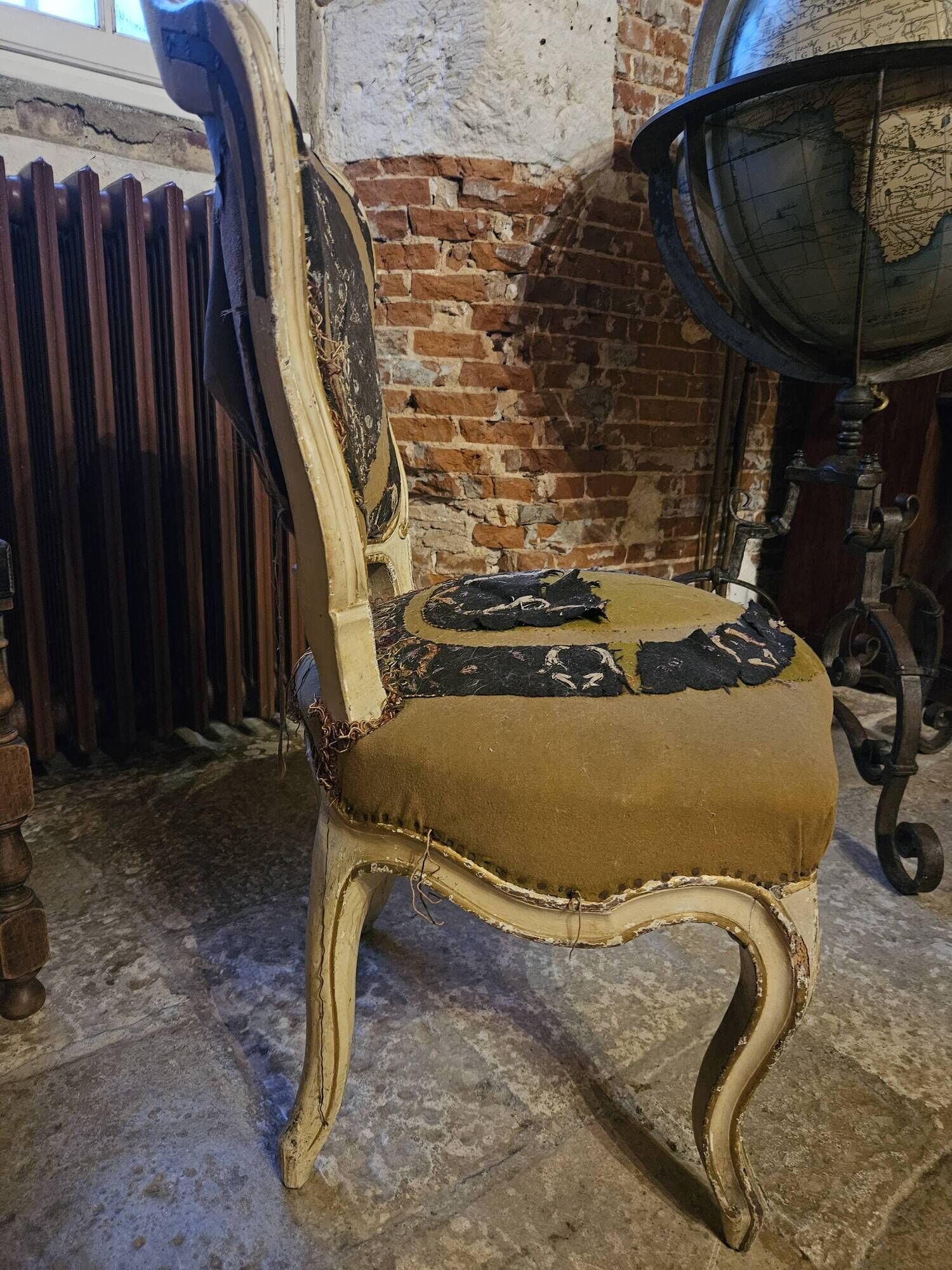 Chaise Louis XV authentique – XVIIIᵉ siècle – bois sculpté, à restaurer