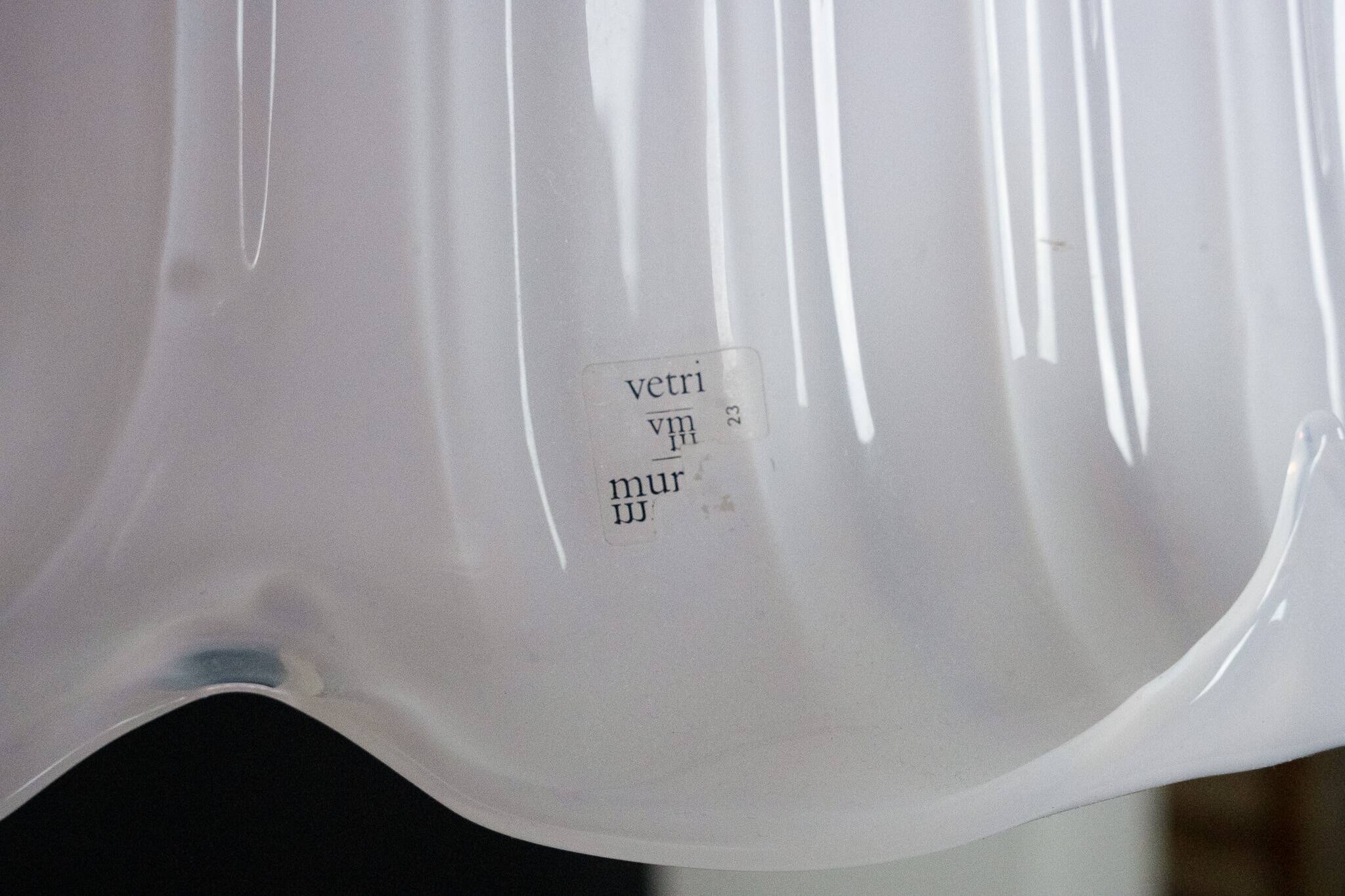 Large vintage flower-shaped chandelier in pink Murano glass, Italy 1980s.