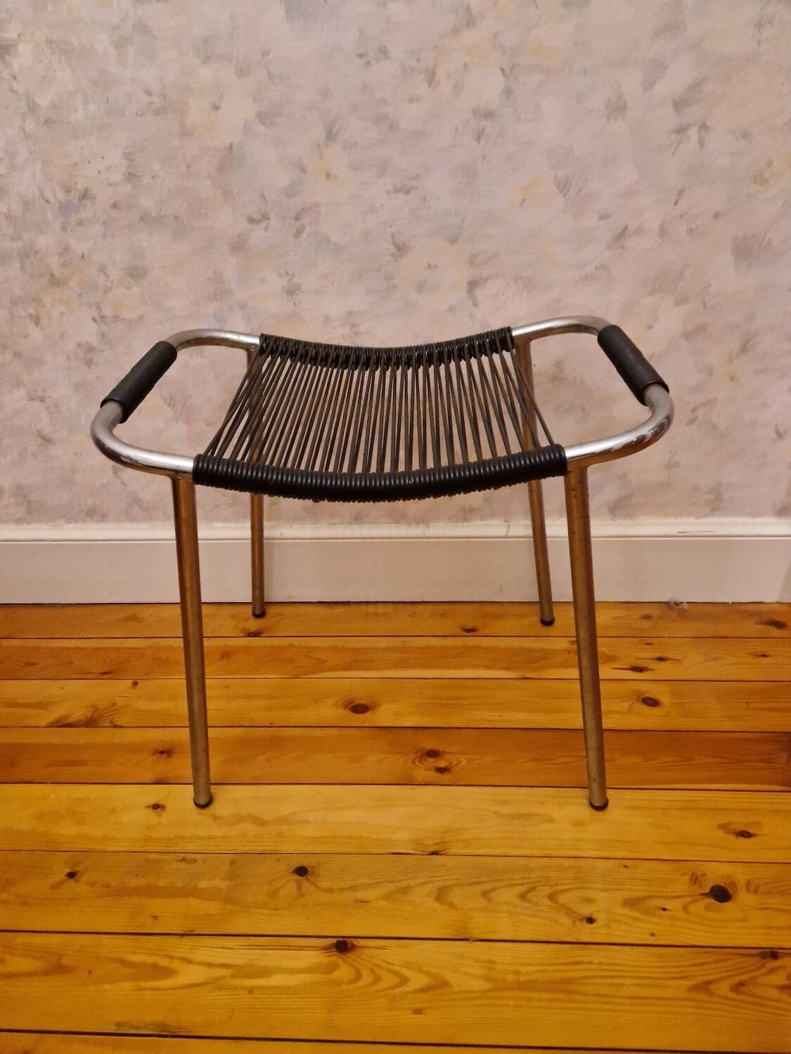 Vintage scoubidou stool