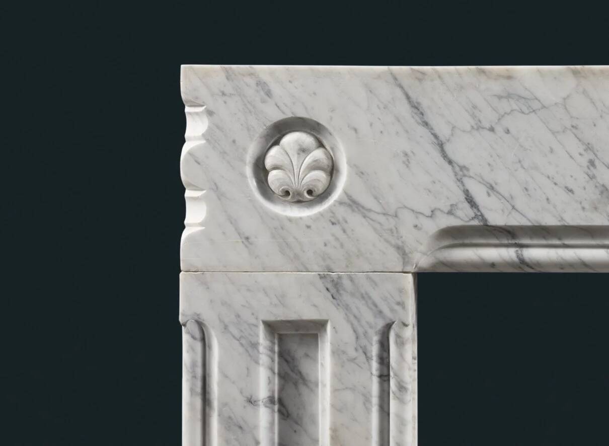 Cheminée en marbre de Carrare du XIXe siècle