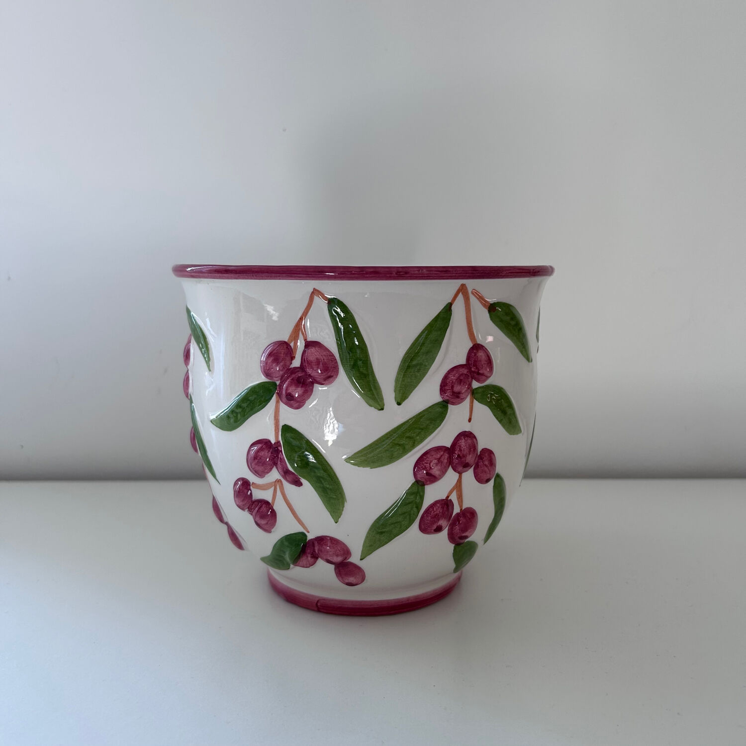 Decorative pot for cherries in earthenware