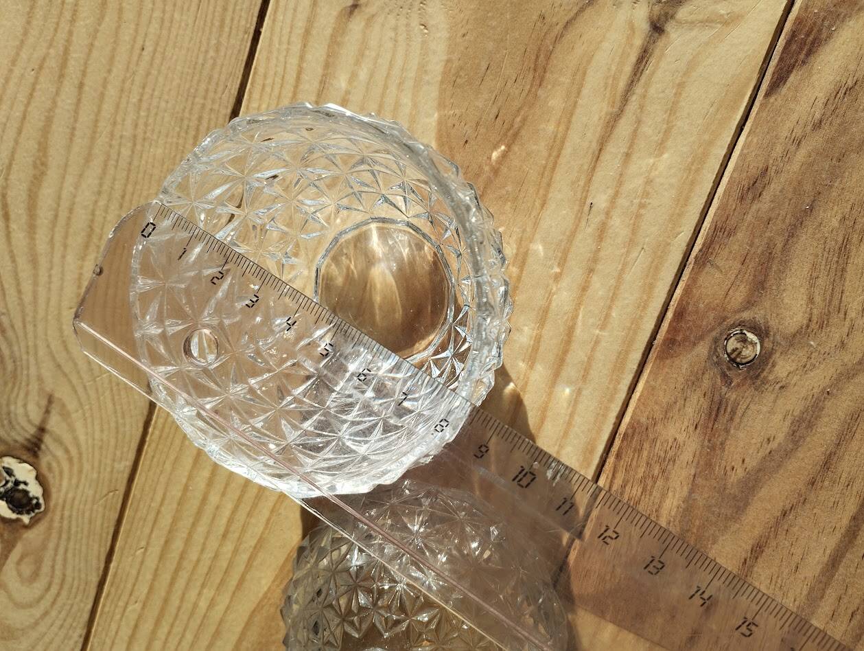 Cut crystal pineapple bonbonnière – Iconic decorative piece