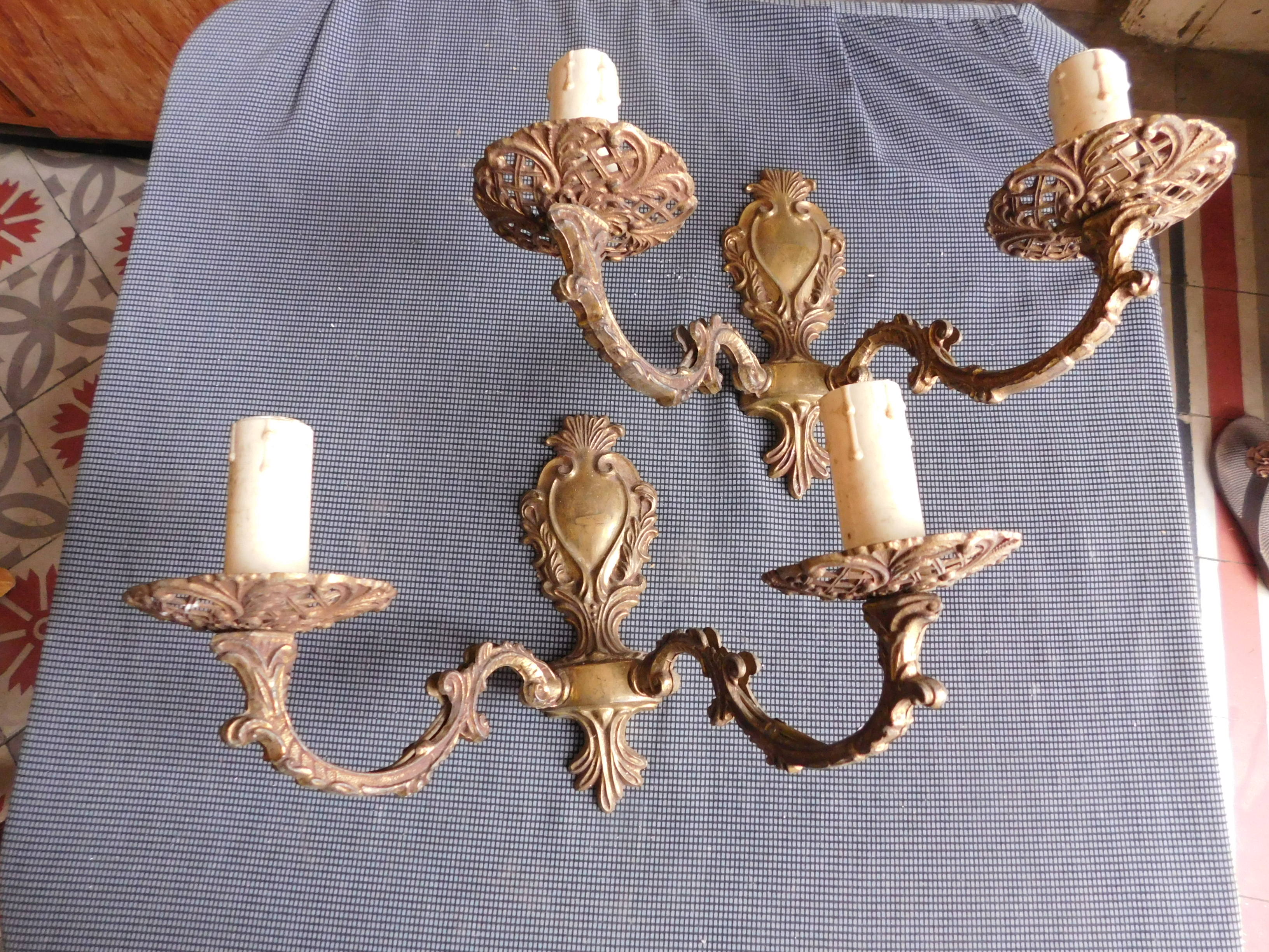 Paire d'appliques métal doré de style Louis XV