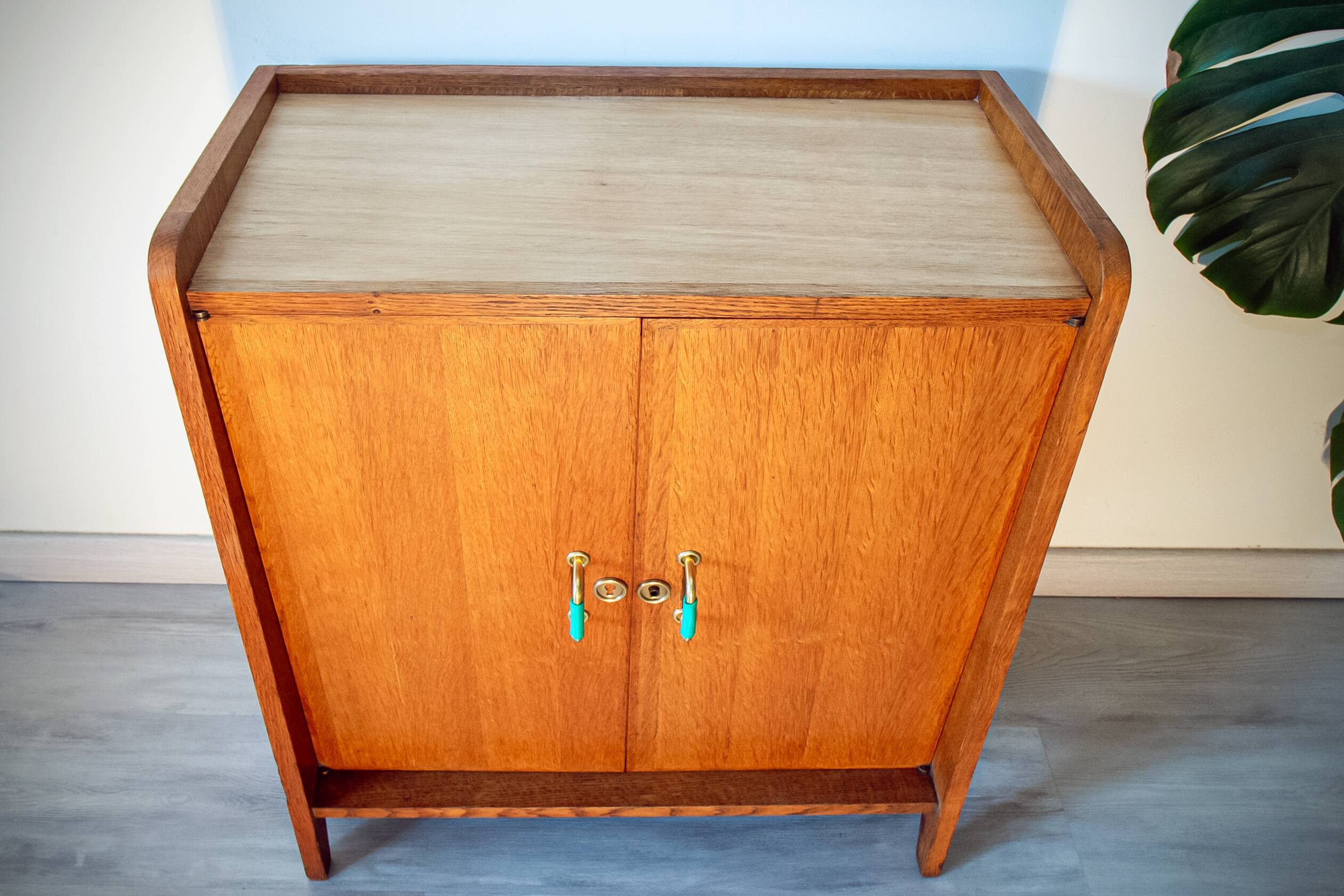 Buffet with fin profile, brass handles and scoubidou, 1950s.