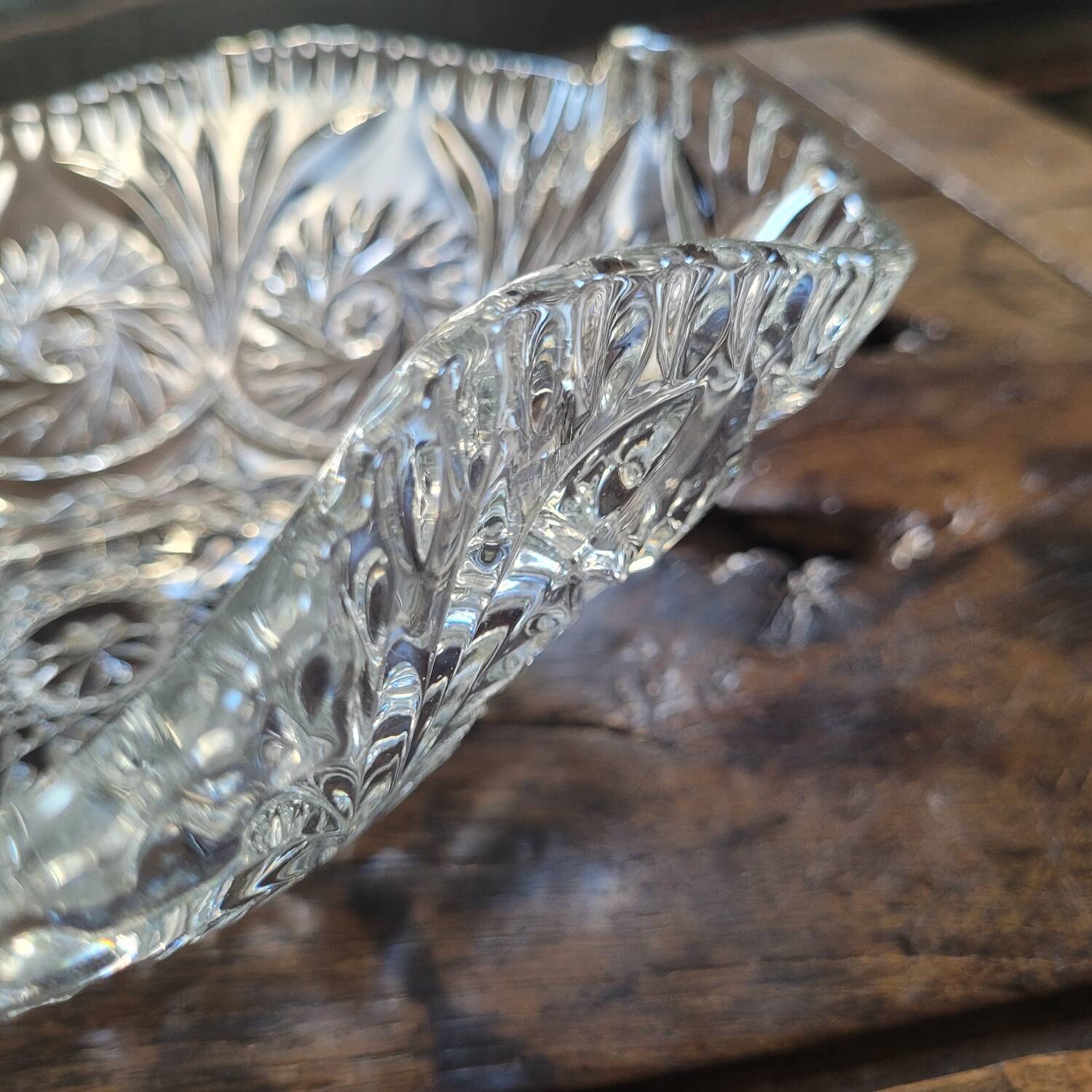 Pressed-mould glass cup – Stars & palmettes – 1960s-70s