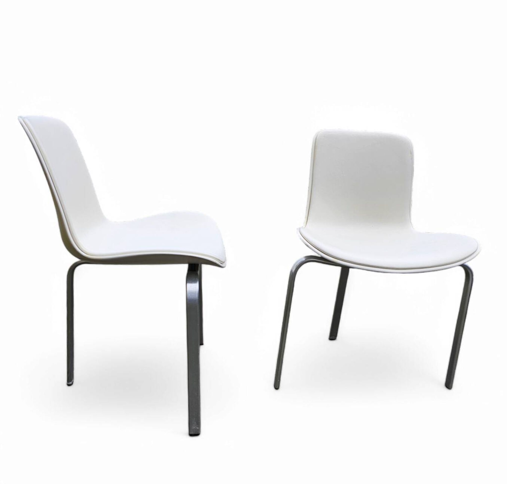Conçu par Poul Kjærholm / 1978/2007 Coque blanche / cuir blanc