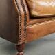 Fauteuil en cuir de vachette au look anglais caractéristique