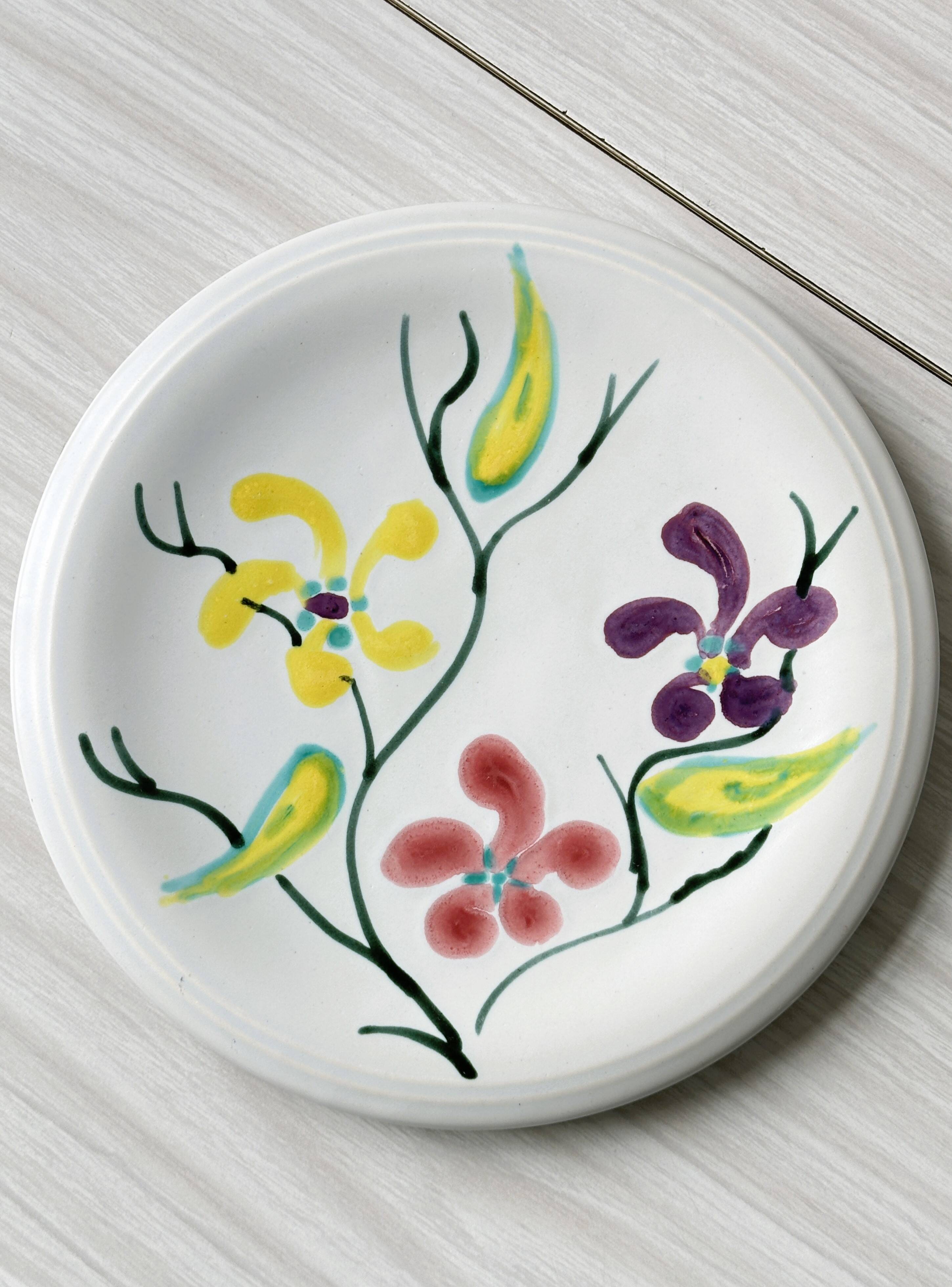Hand painted pie dish.