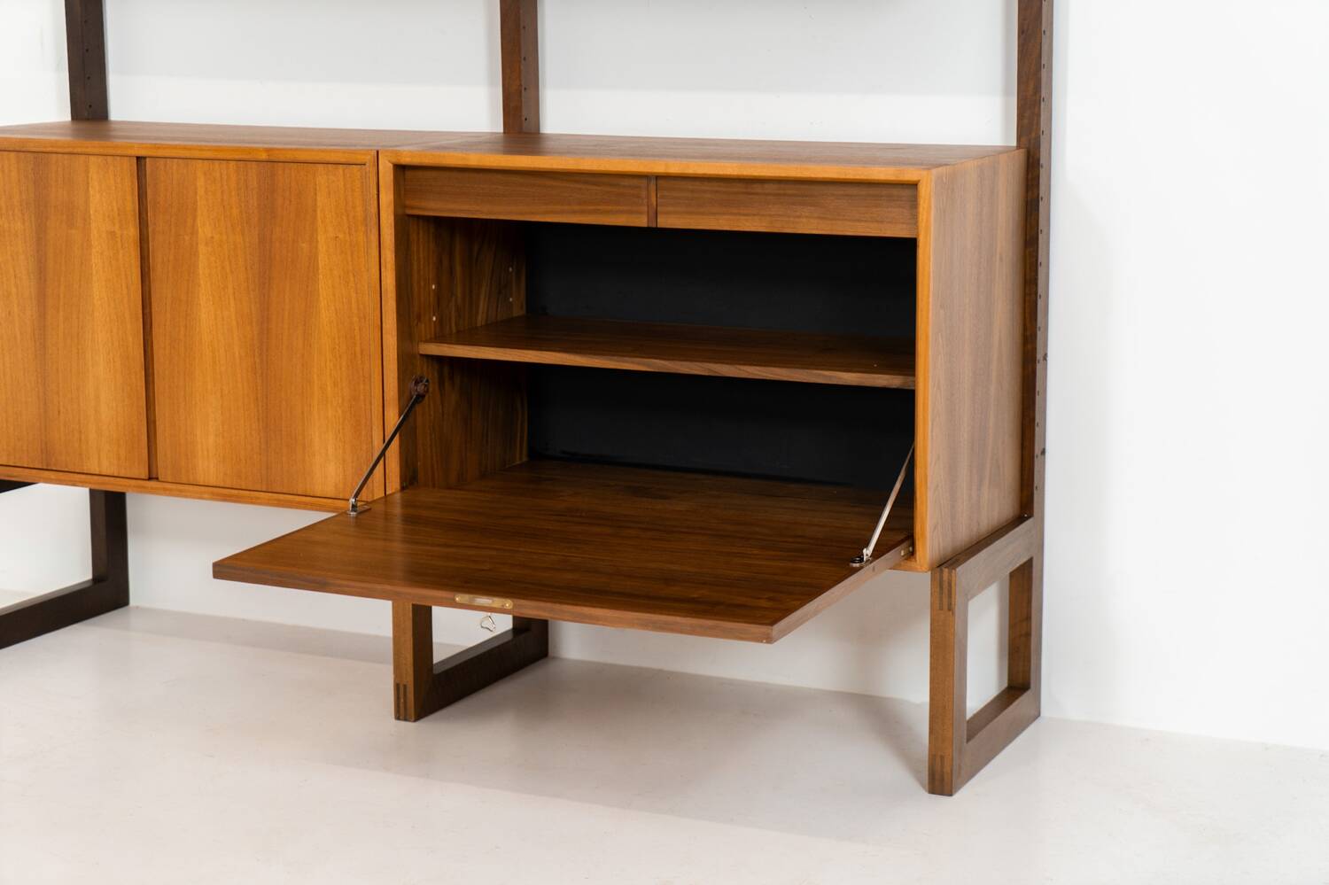 Fee standing wall unit by Poul Cadovius