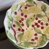 Cherry-decorated drainer fruit cup with its leaf-shaped dish