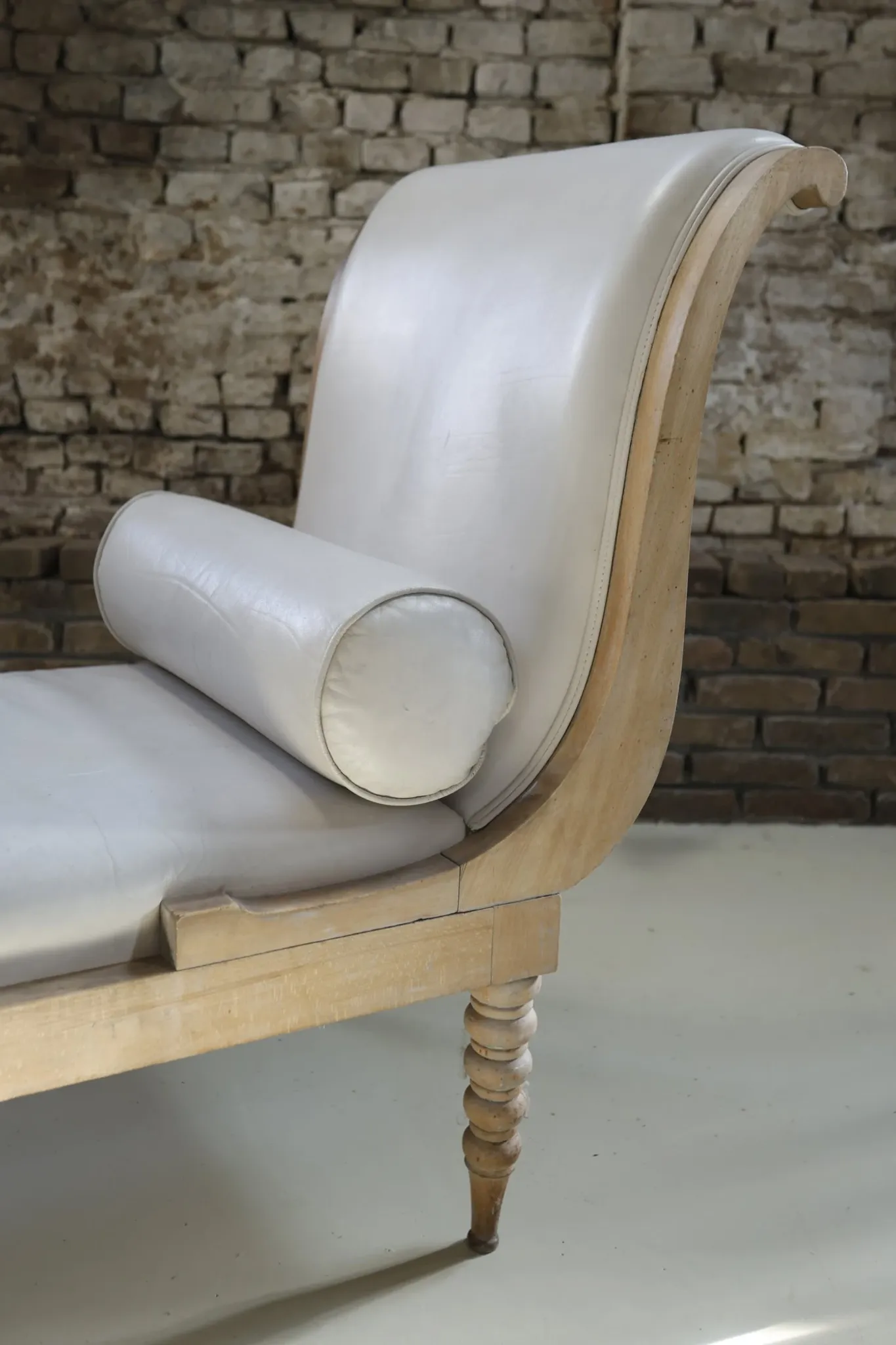 Vintage chaise longue / daybed in bleached wood and white leather