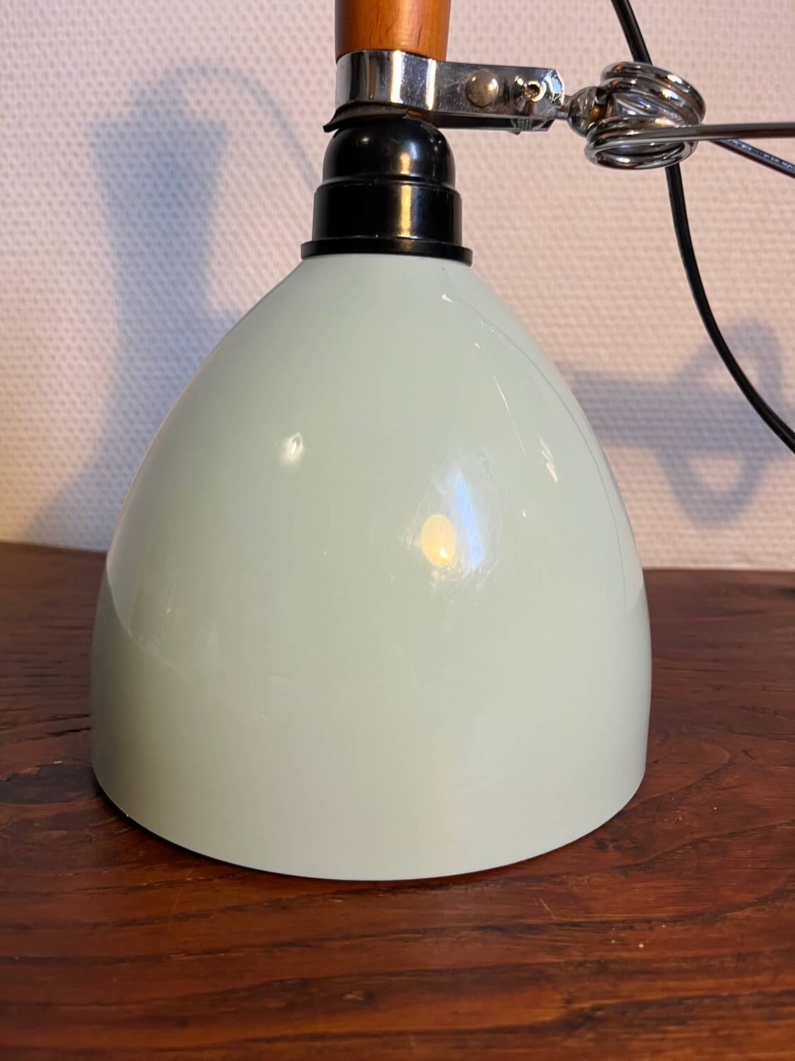 Lampe d’atelier orientable à pince