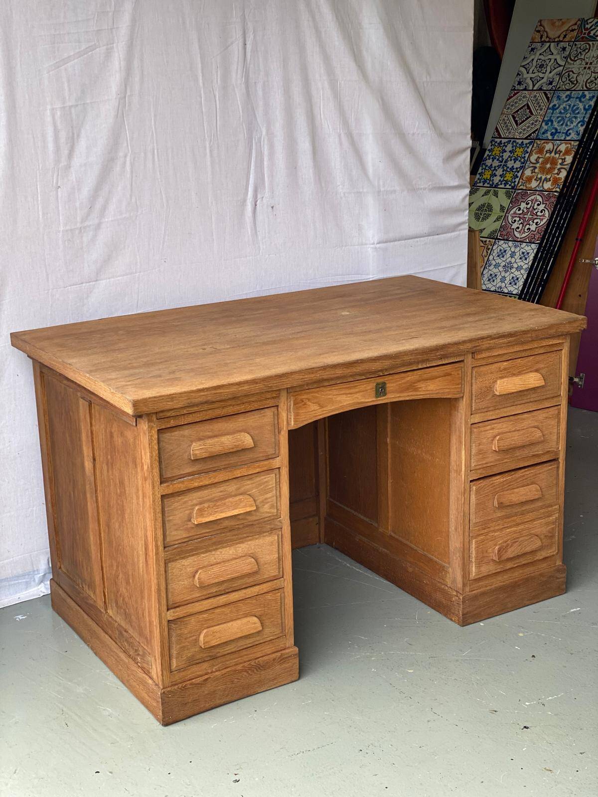 Bureau américain de maître d'école vintage des années 40 rénové