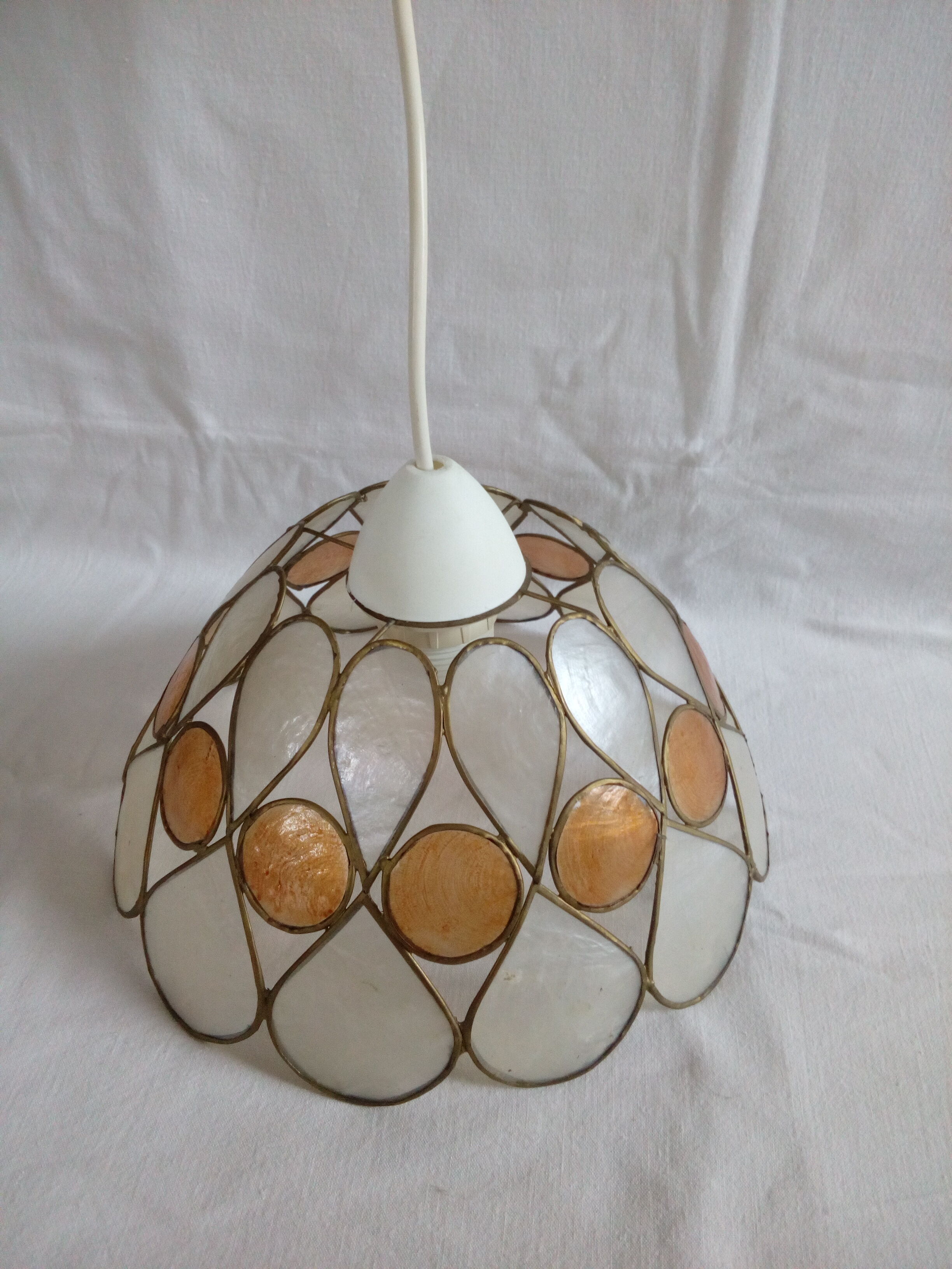 Mother-of-pearl hanging lamp