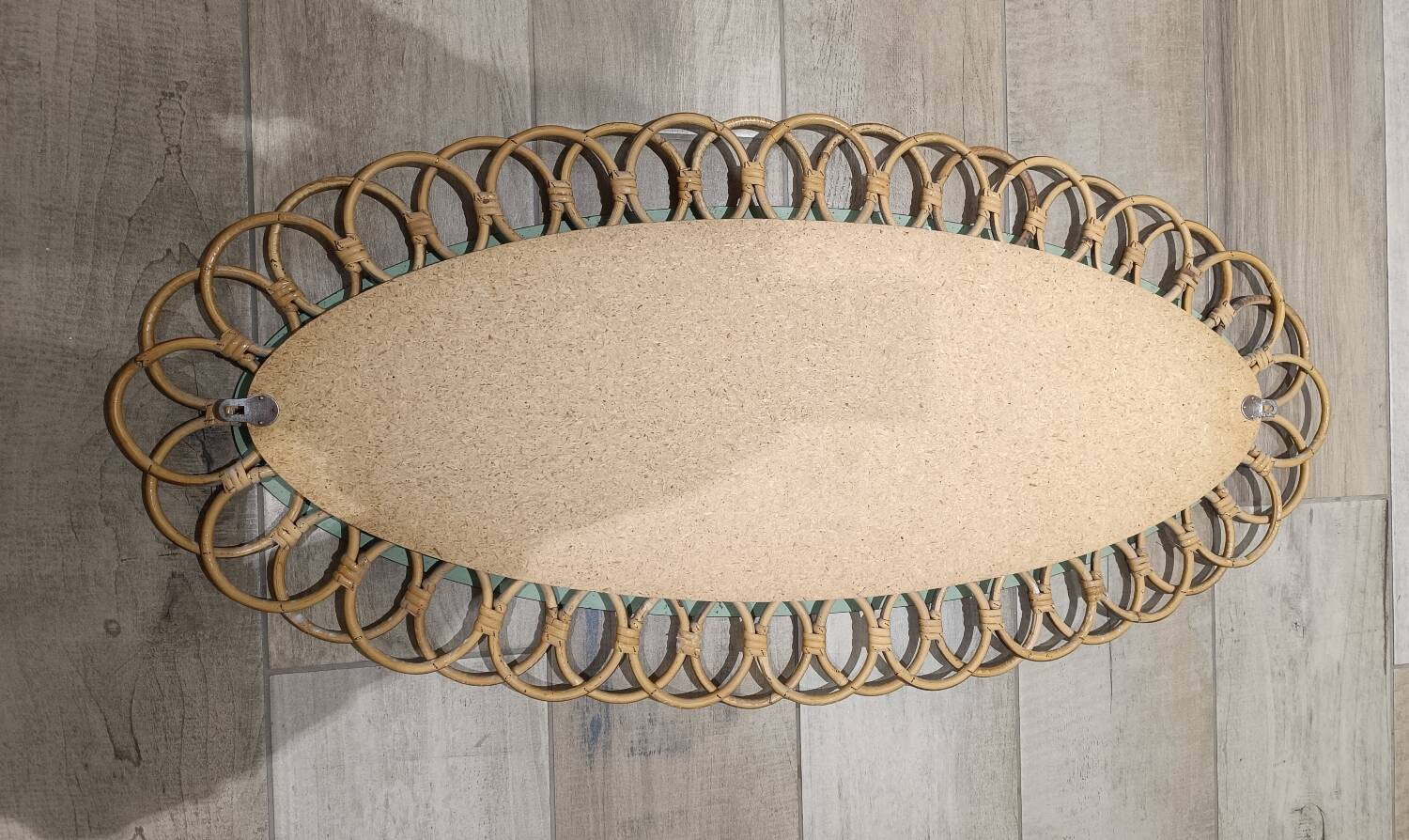 Grand miroir en rotin ovale vintage 1960