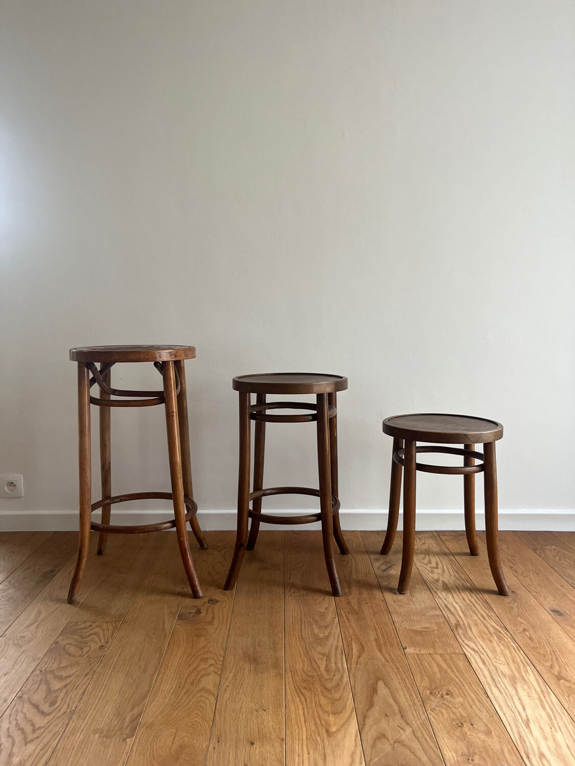 Set of 3 curved wooden bistro stools – Michael Thonet style –