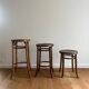 Suite de 3 tabourets bistrot en bois courbé – esprit Michael Thonet –
