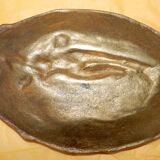 Bronze cup of the late nineteenth century representing a