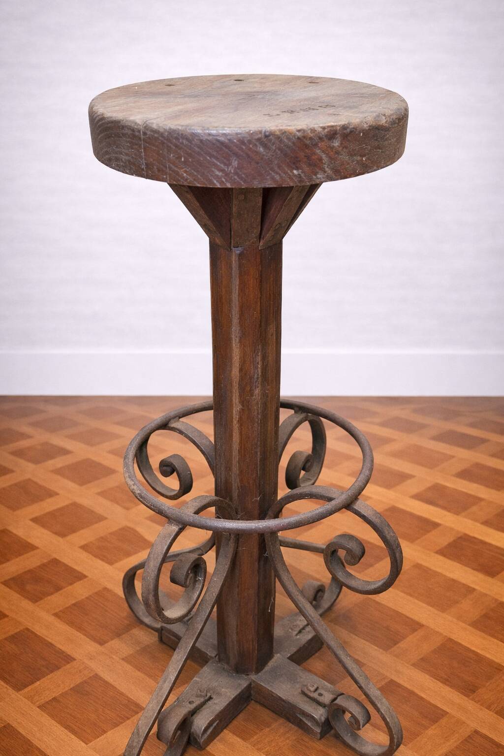 Tabouret d’atelier ancien bois et fer forgé – H 82 cm