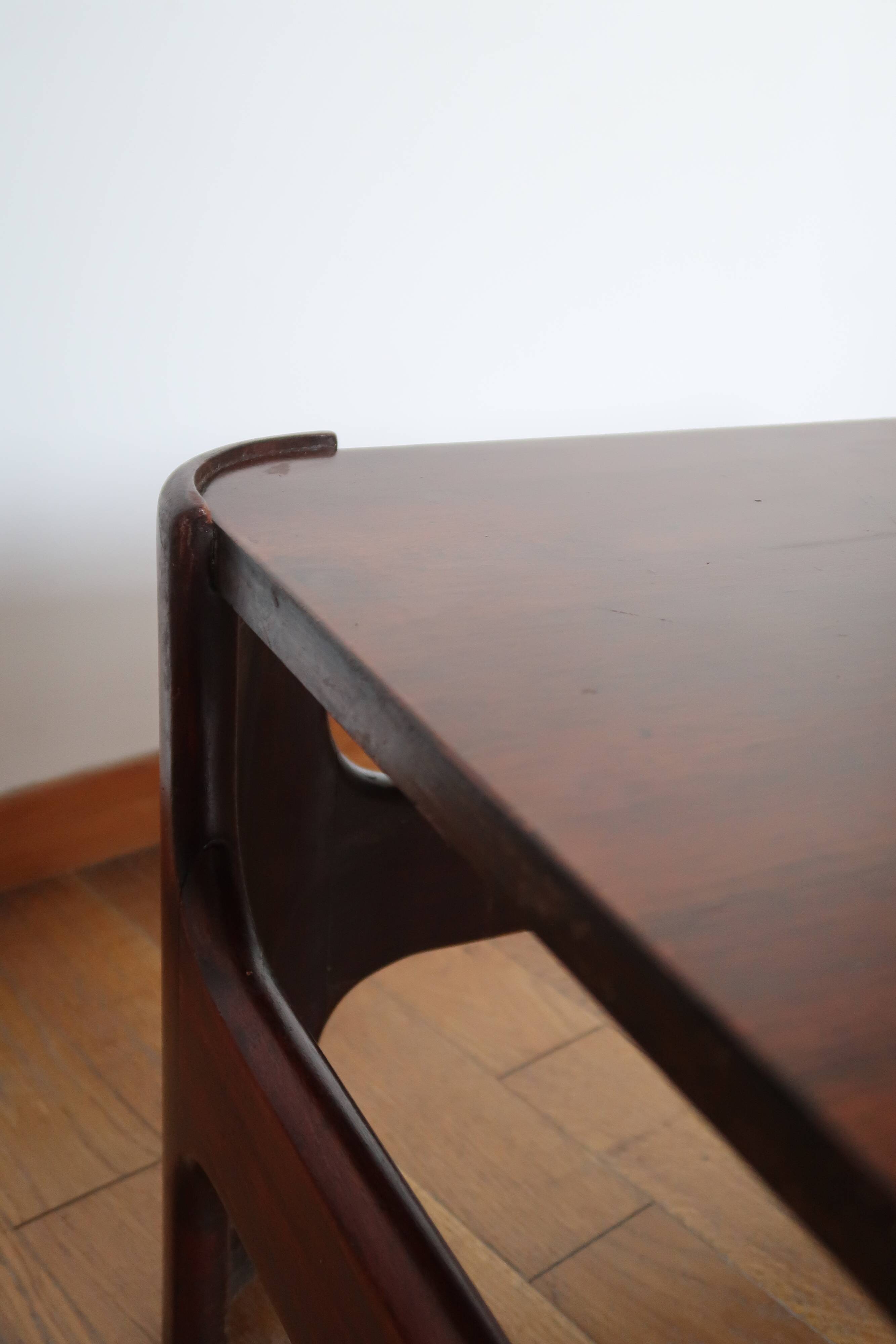 Table basse carré moderniste