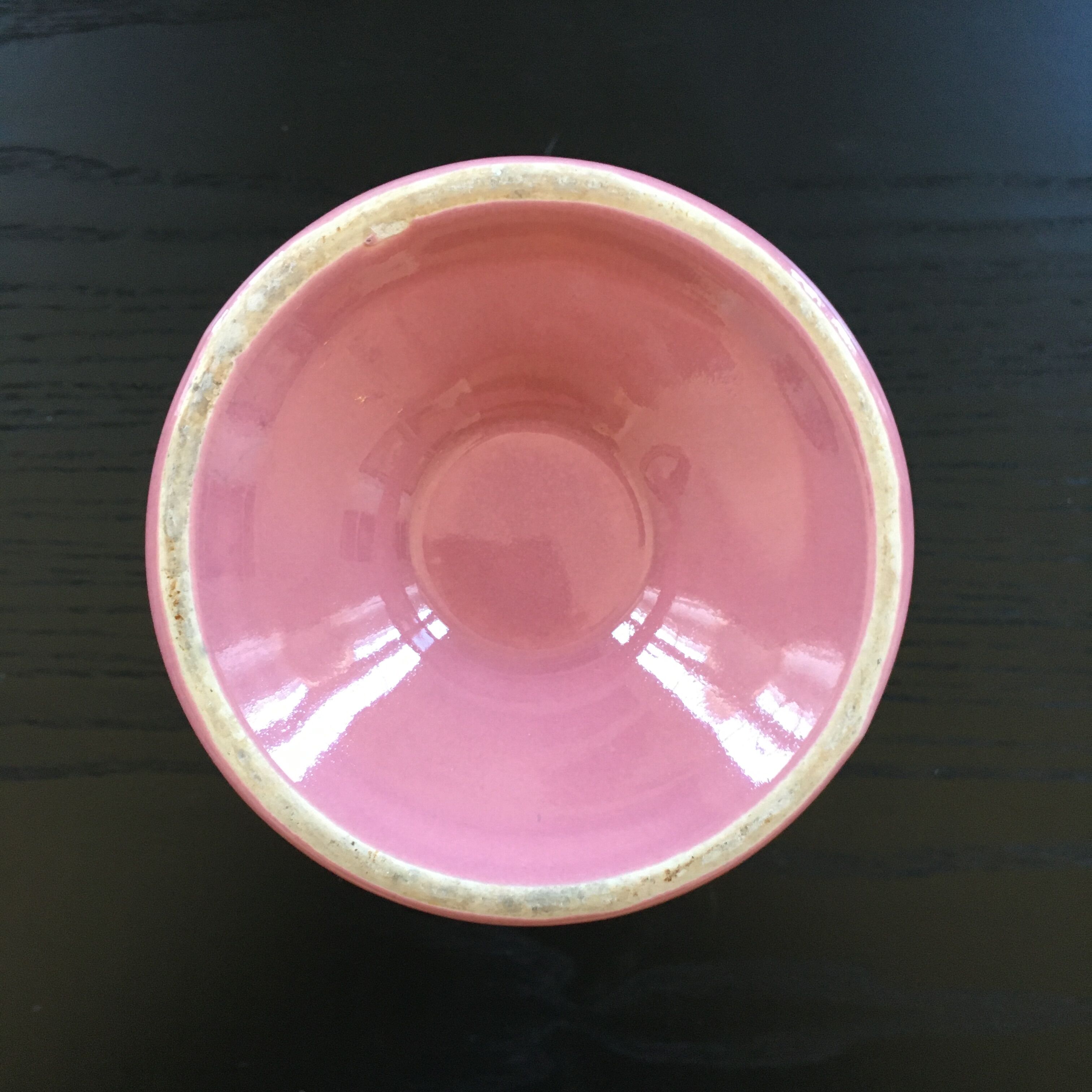 Cache pot sur pied rose