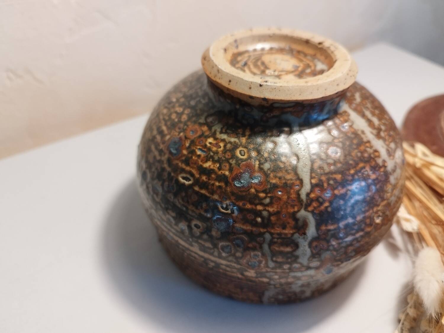 Pyrite sandstone vase pocket