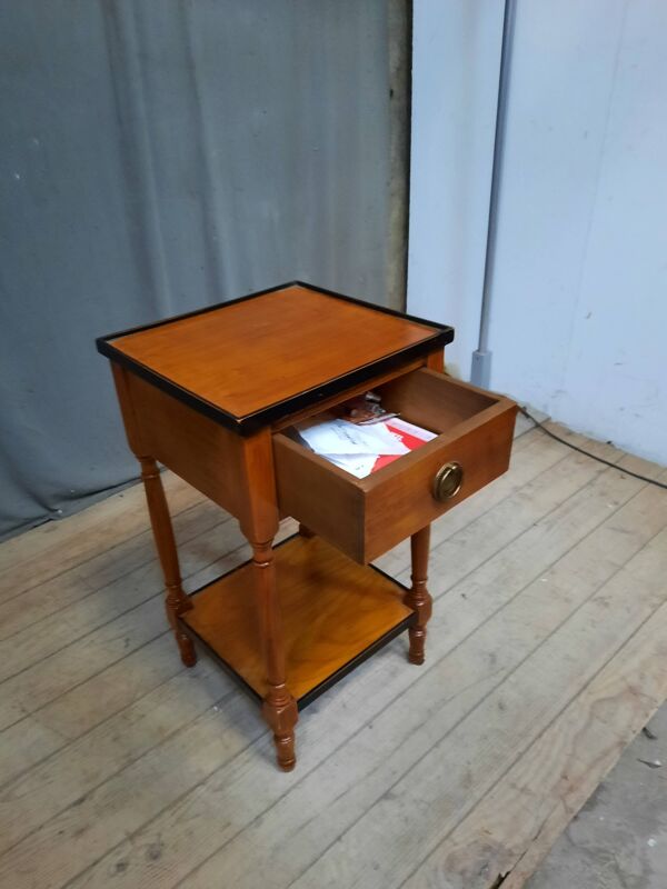 Table de chevet en merisier
