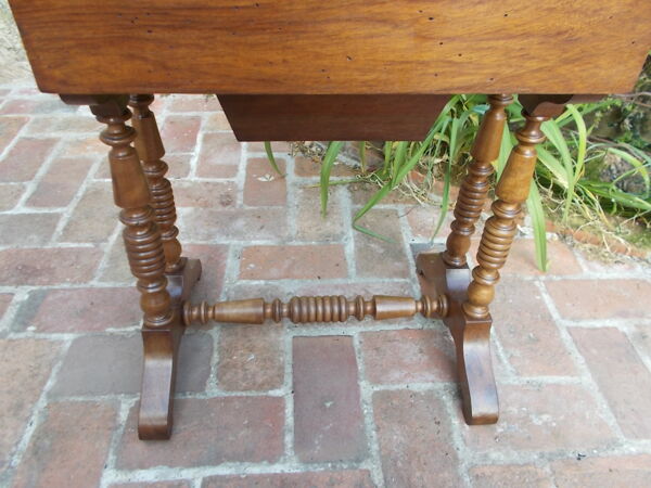 Table d'appoint travailleuse coiffeuse en noyer
