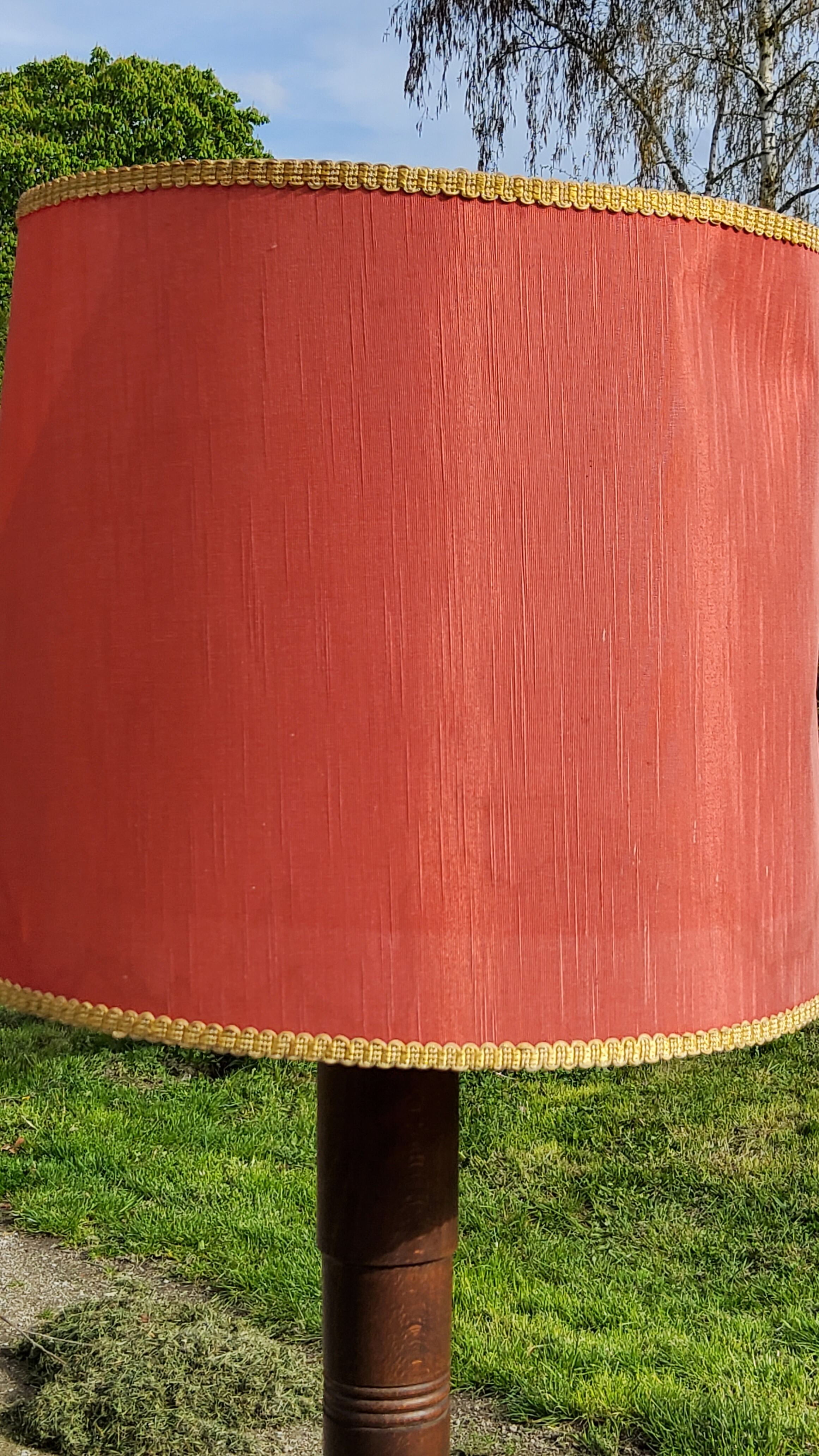 Floor lamp with shelf of the 40s/50s in beech lampshade red fabric