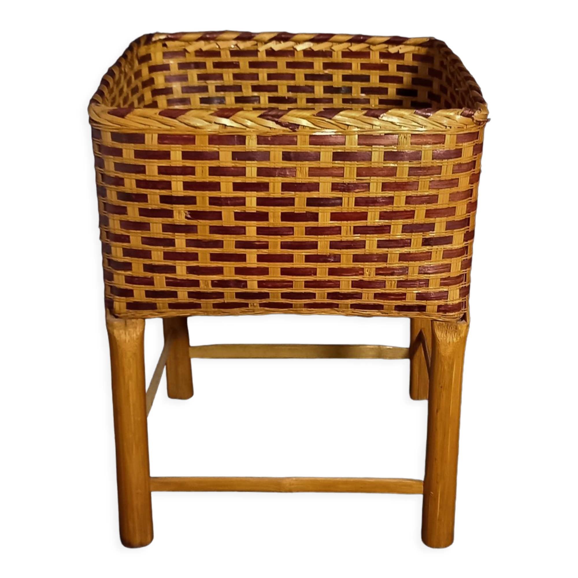 Plant holder wicker basket on foot