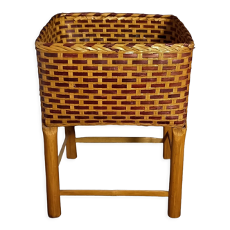 Plant holder wicker basket on foot