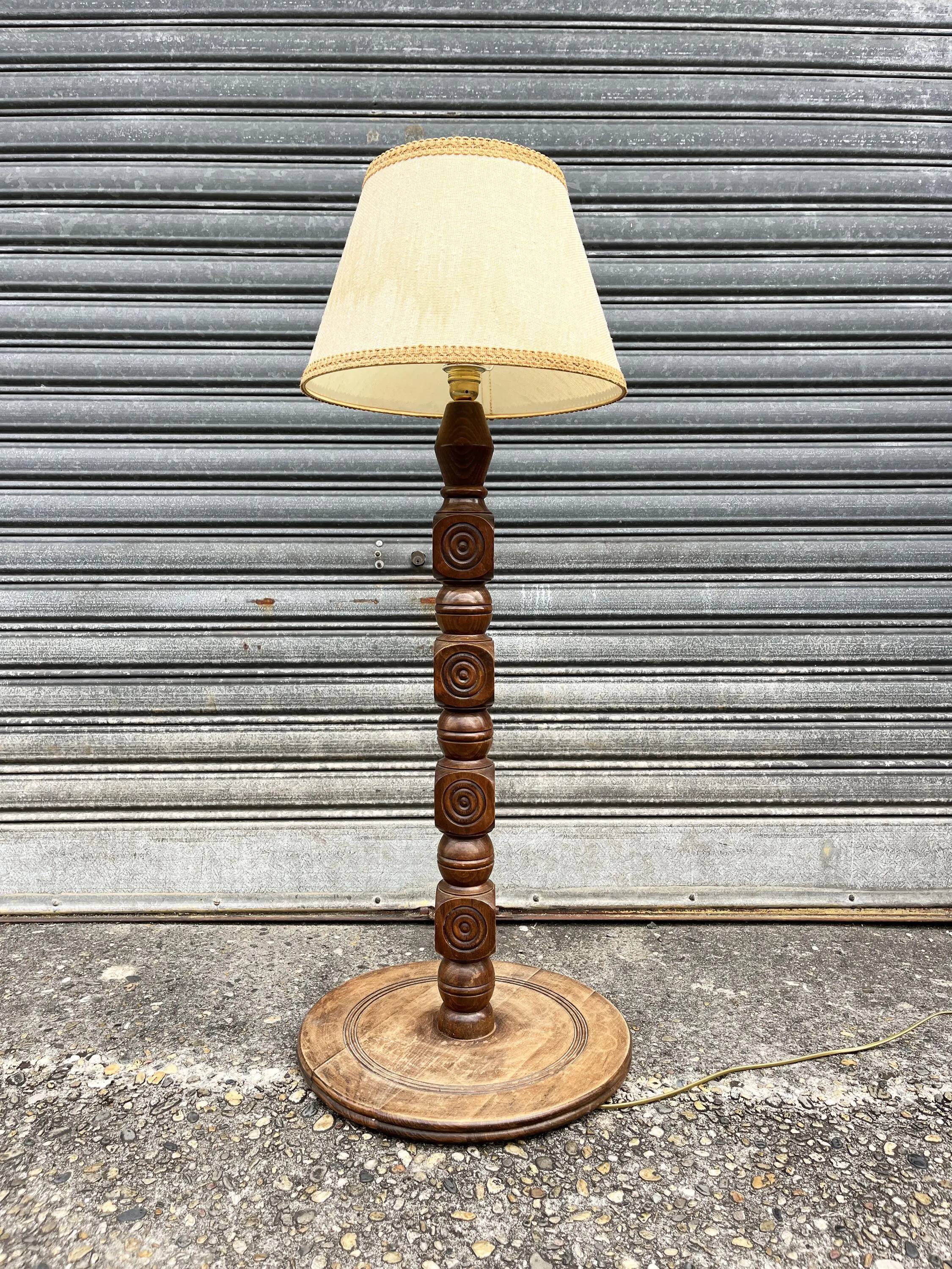 Lampe brutaliste en bois sculpté, 1950