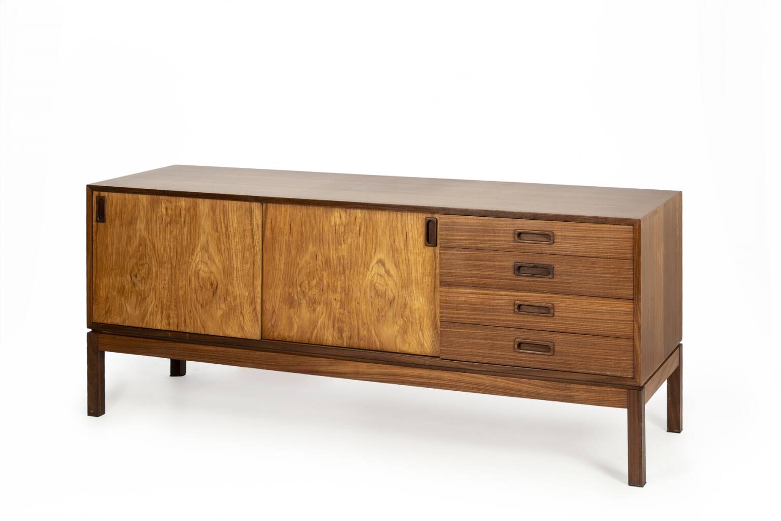 Buffet danois classique en teck. Danemark, années 1970.