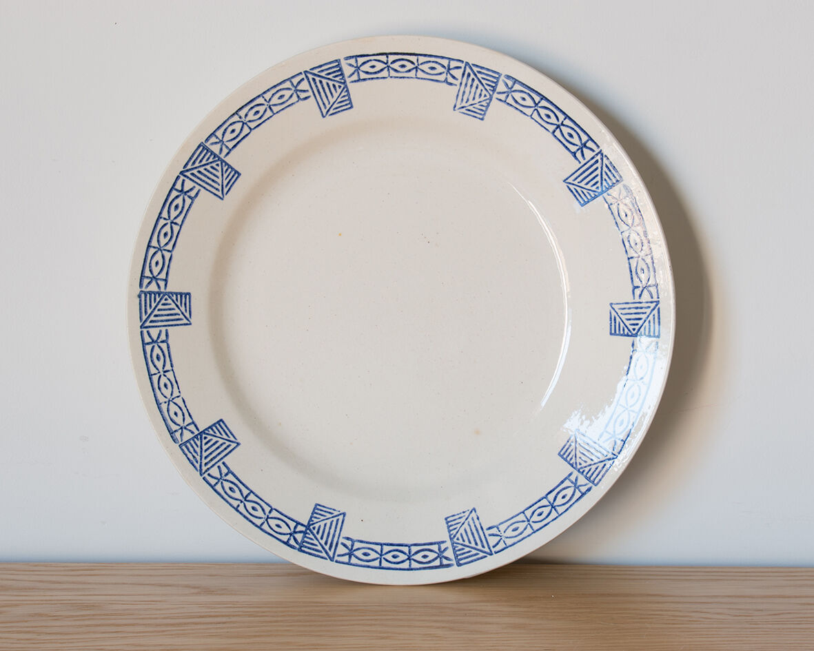 8 old flat plates